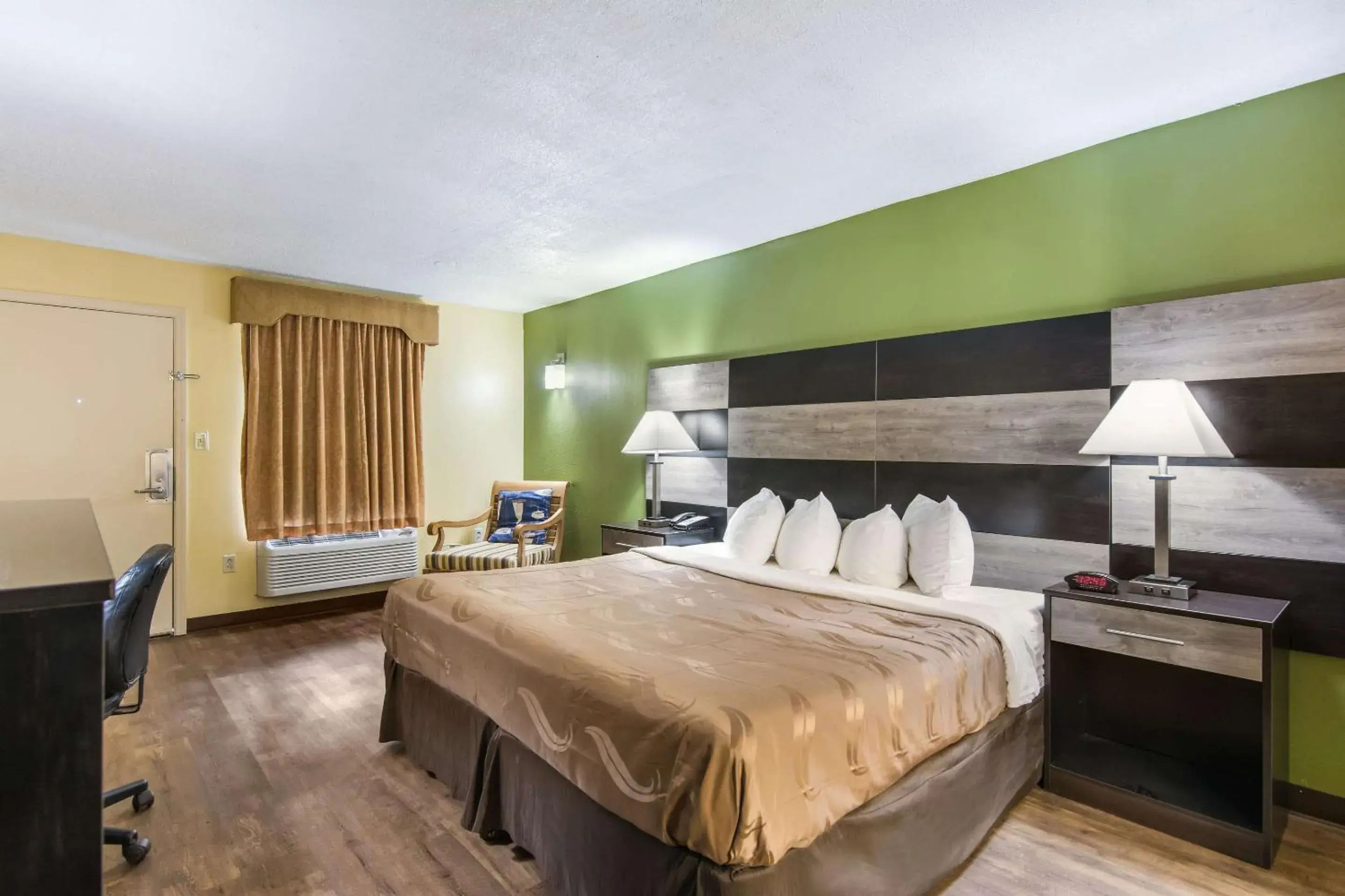 Bedroom, Bed in Quality Inn Kings Mountain Bedroom, Bed in Quality Inn Kings Mountain