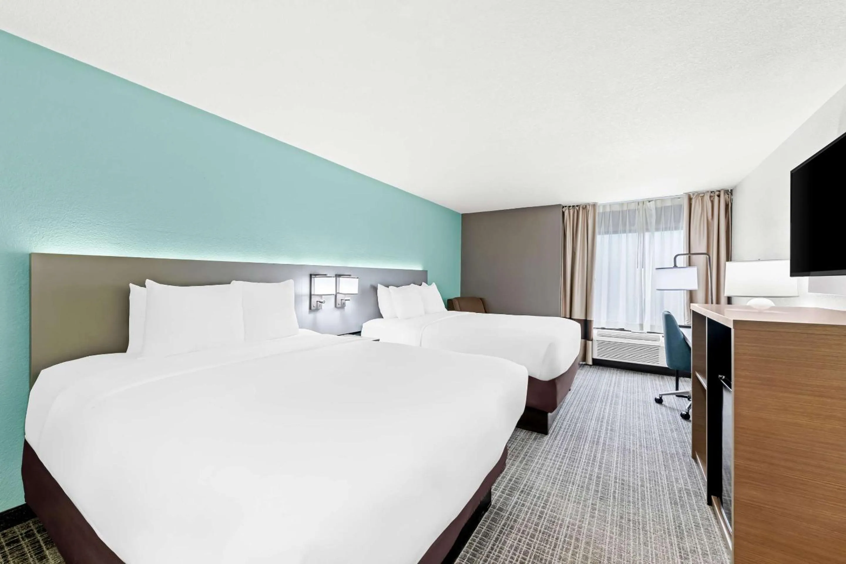 Bedroom, Bed in Comfort Inn near Great Smoky Mountain National Park