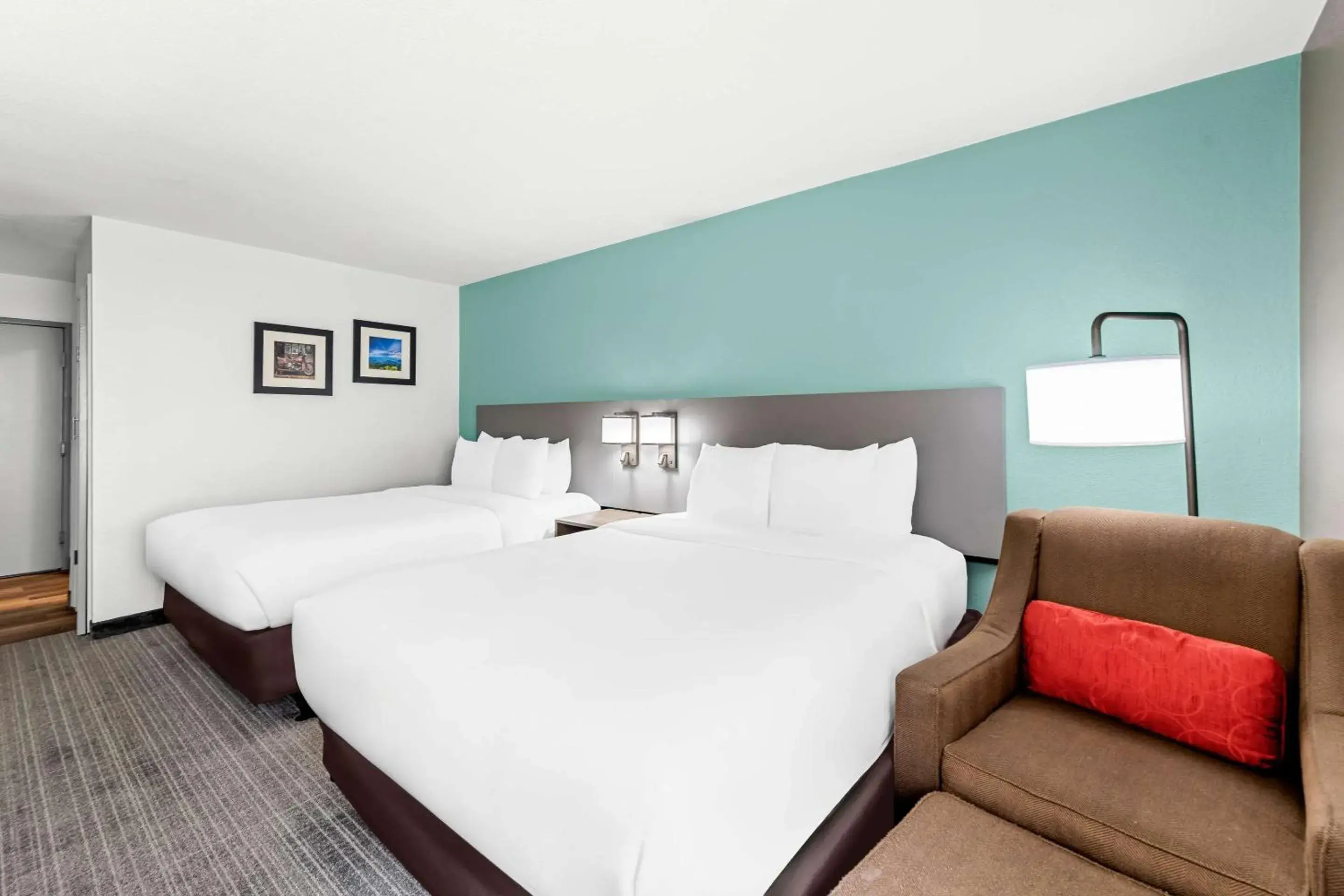 Bedroom, Bed in Comfort Inn near Great Smoky Mountain National Park Bedroom, Bed in Comfort Inn near Great Smoky Mountain National Park