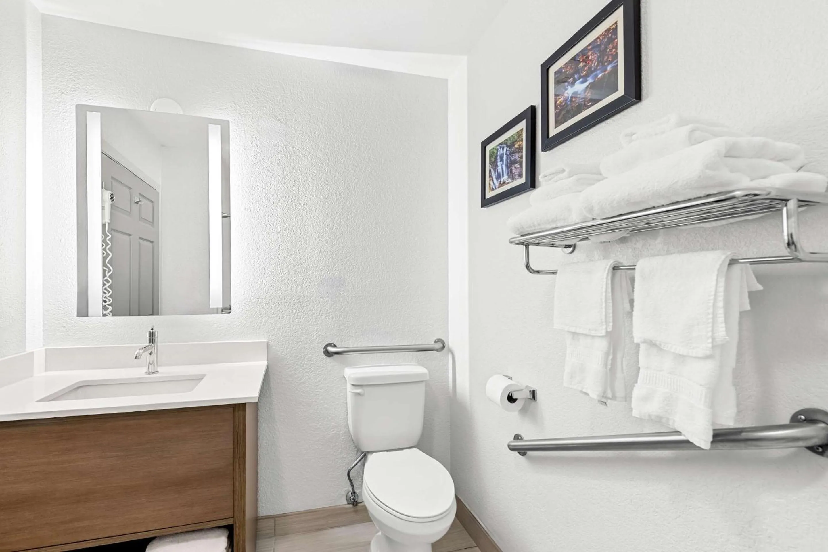 Bedroom in Comfort Inn near Great Smoky Mountain National Park