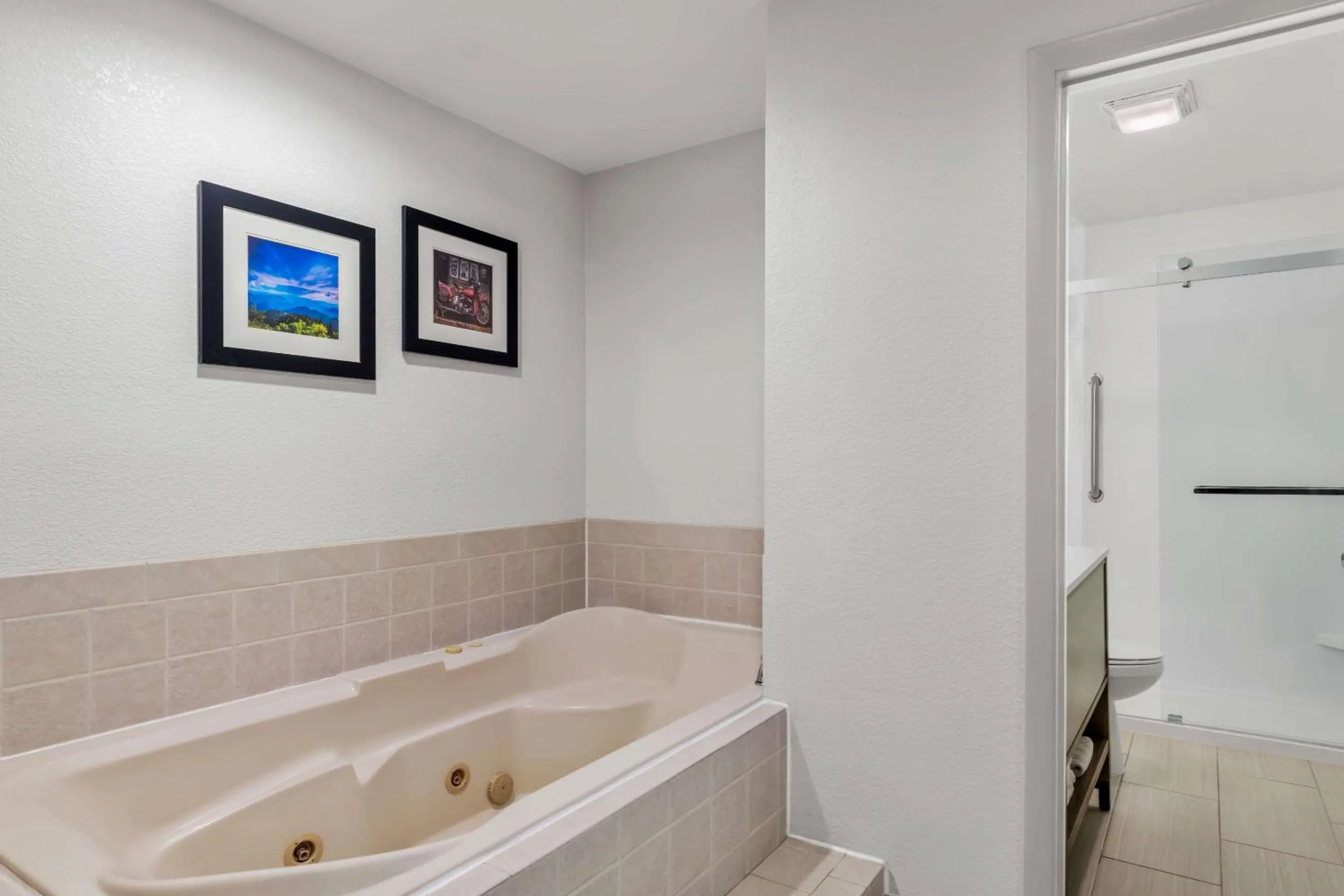 Bedroom in Comfort Inn near Great Smoky Mountain National Park