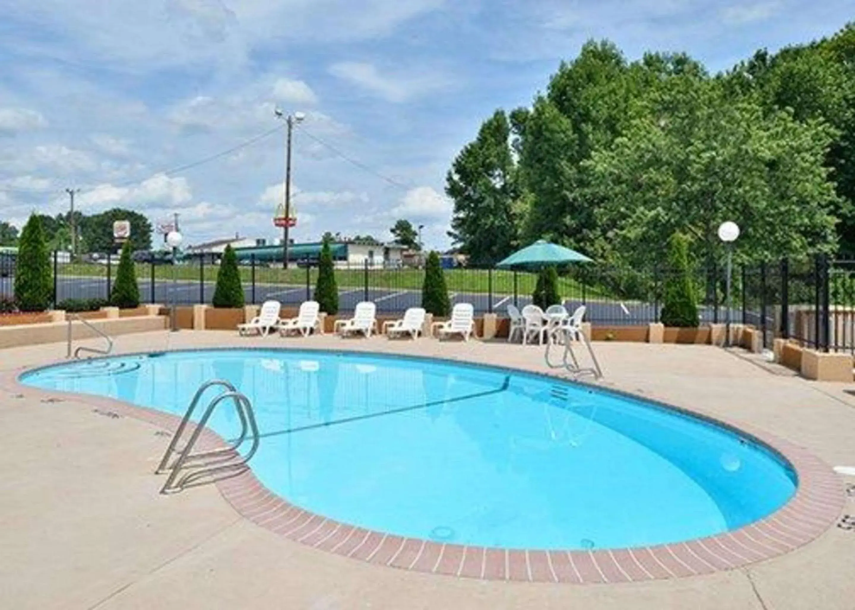 Swimming pool in Quality Inn Asheboro South Swimming pool in Quality Inn Asheboro South