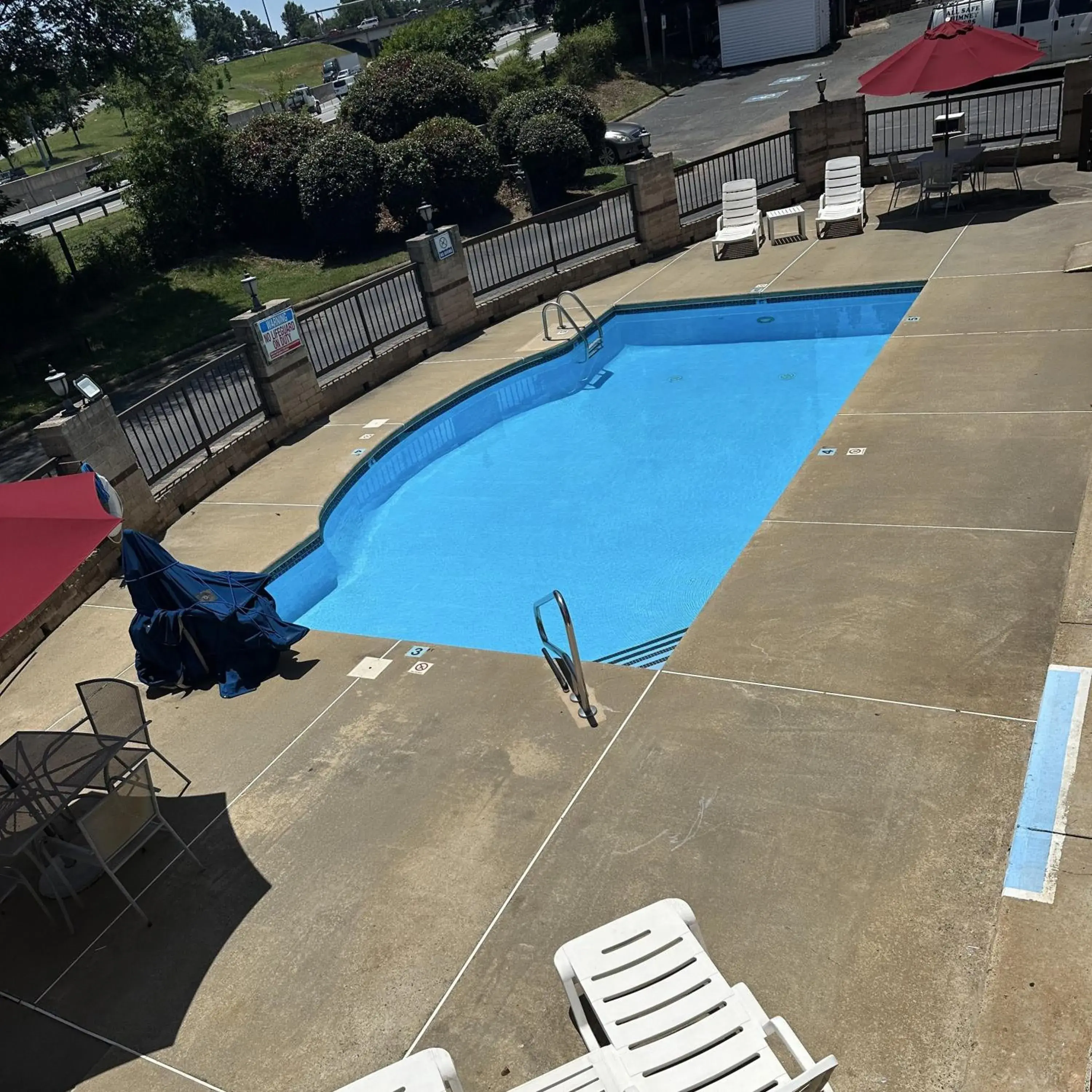 Swimming pool in Red Roof Inn & Suites Cornelius - Lake Norman Swimming pool in Red Roof Inn & Suites Cornelius - Lake Norman