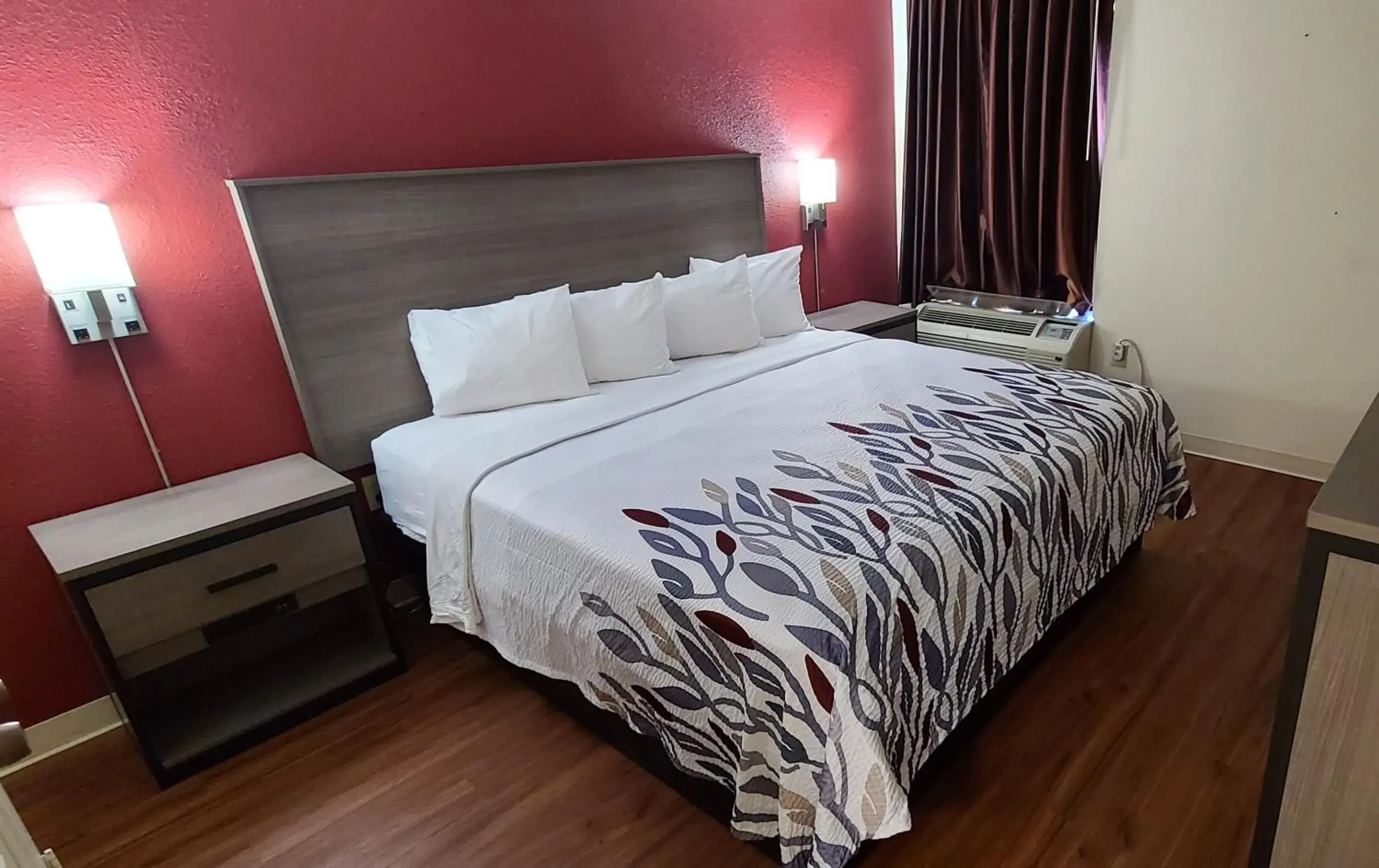 Photo of the whole room, Bed in Red Roof Inn & Suites Cornelius - Lake Norman Photo of the whole room, Bed in Red Roof Inn & Suites Cornelius - Lake Norman