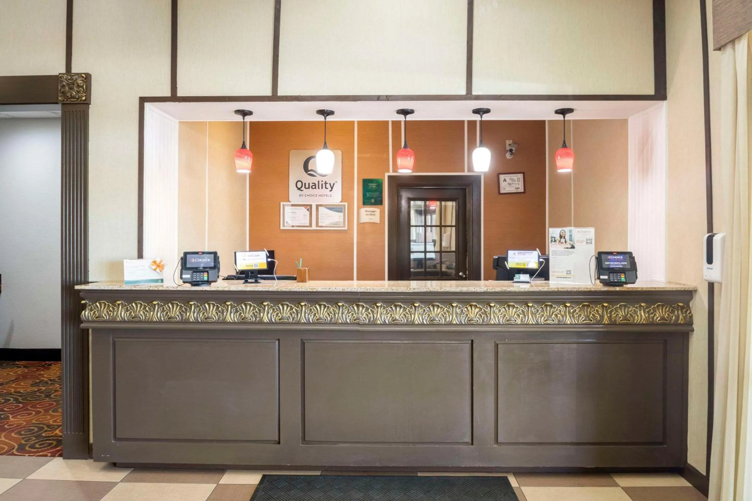 Lobby or reception in Quality Suites Hickory South