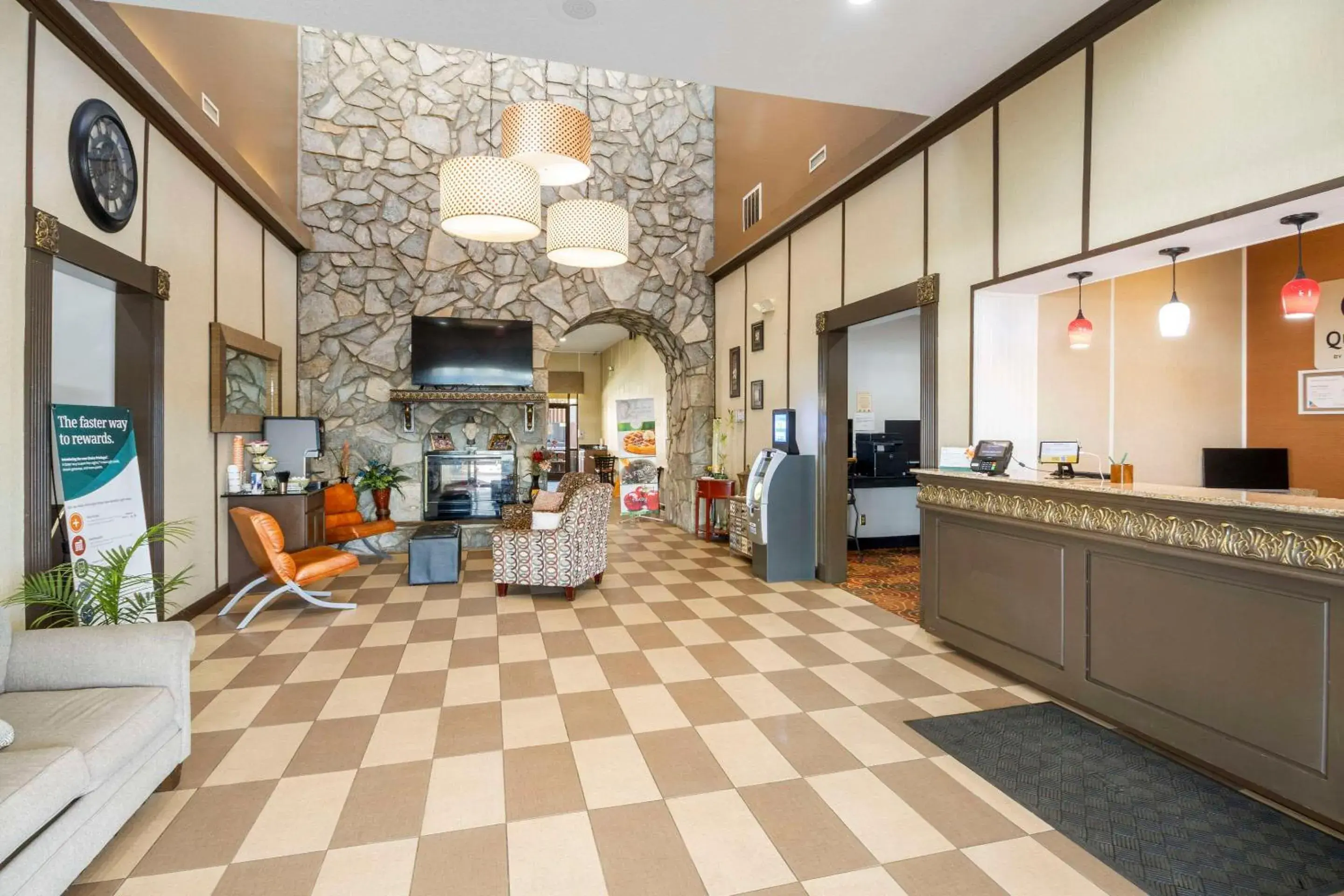 Lobby or reception in Quality Suites Hickory South Lobby or reception in Quality Suites Hickory South