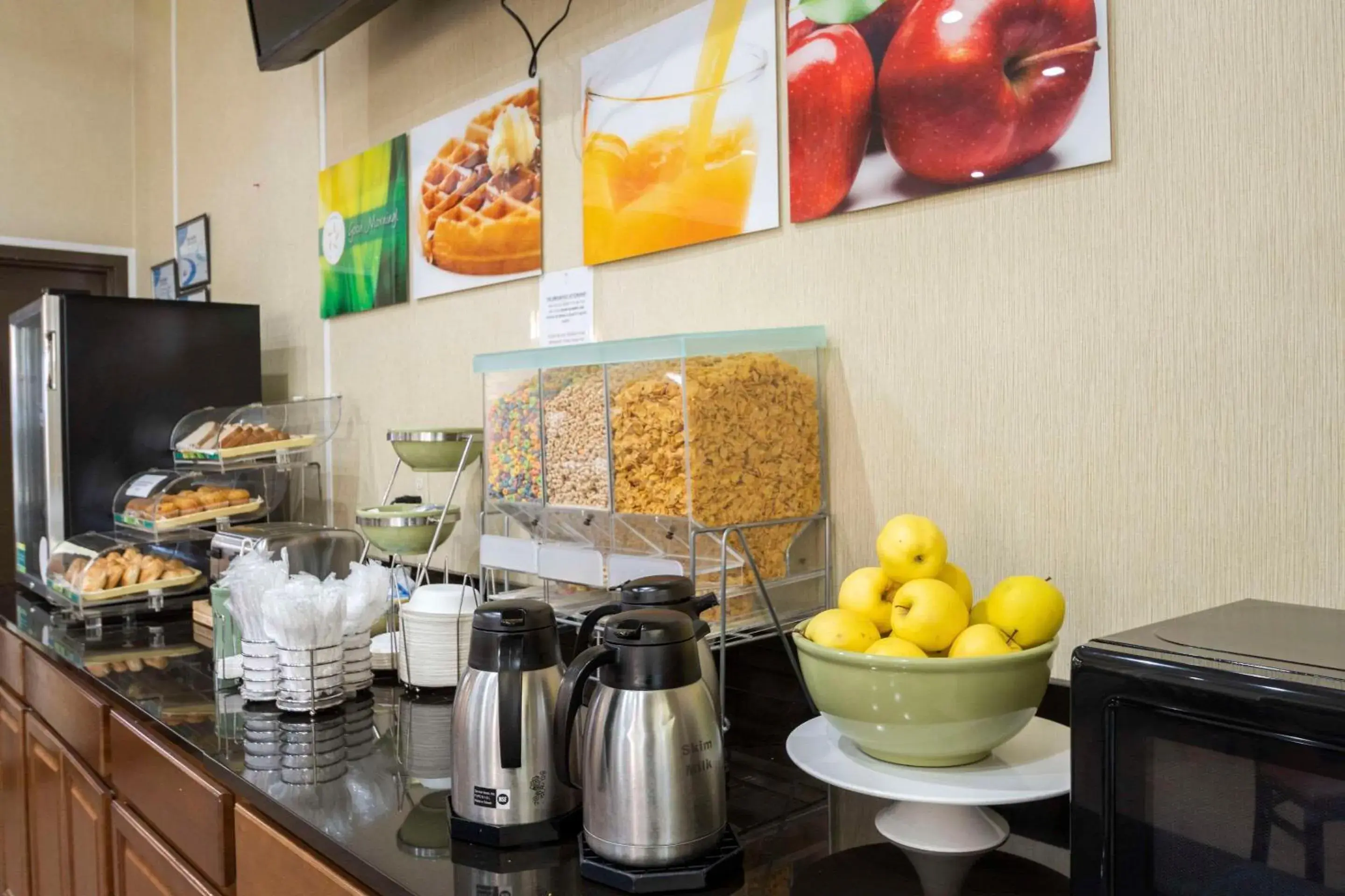 Breakfast in Quality Suites Hickory South Breakfast in Quality Suites Hickory South