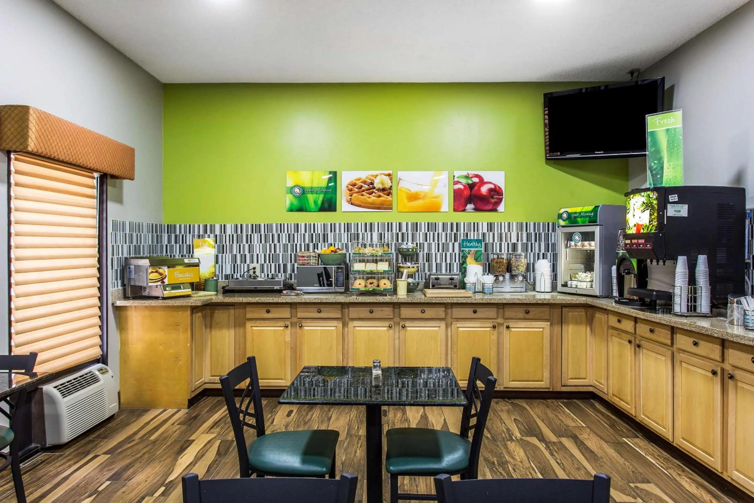 Breakfast in Quality Inn Albemarle