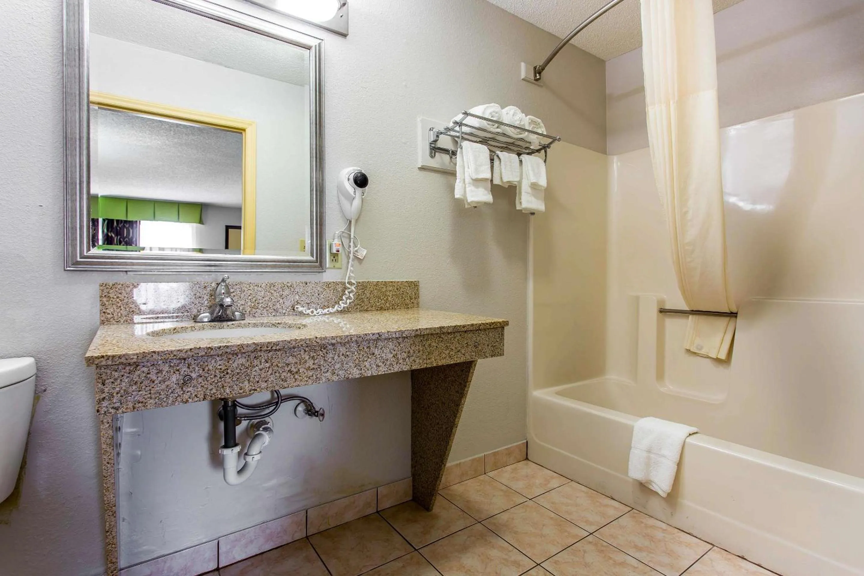 Bedroom in Quality Inn Albemarle