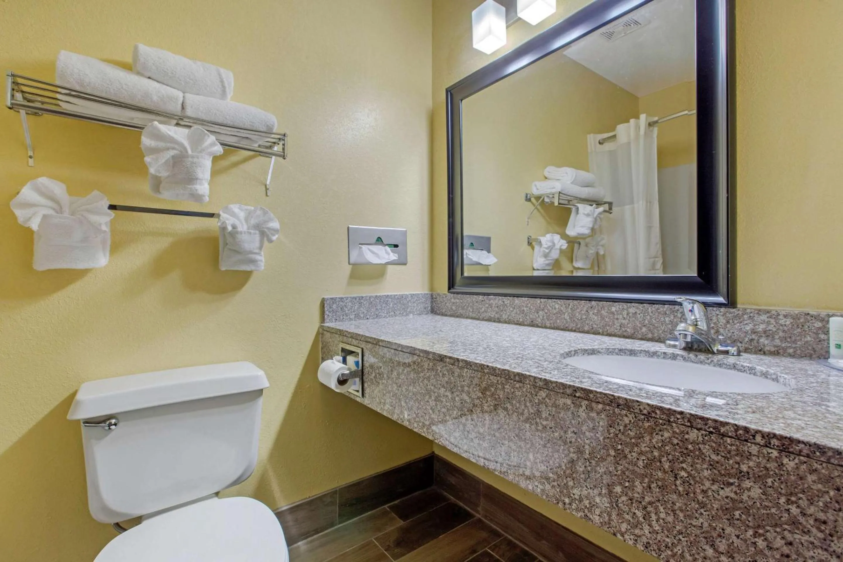 Bedroom in Quality Inn Williamston