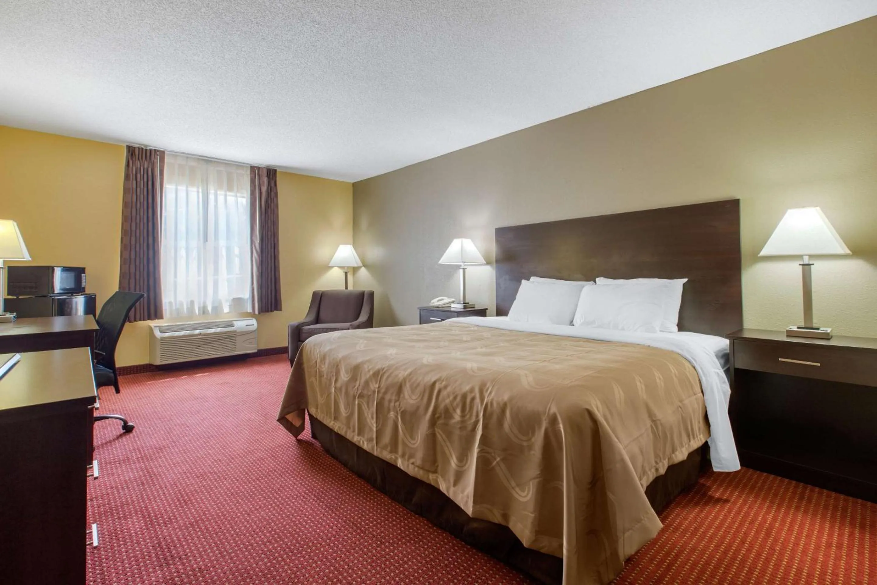 Bedroom, Bed in Quality Inn Williamston