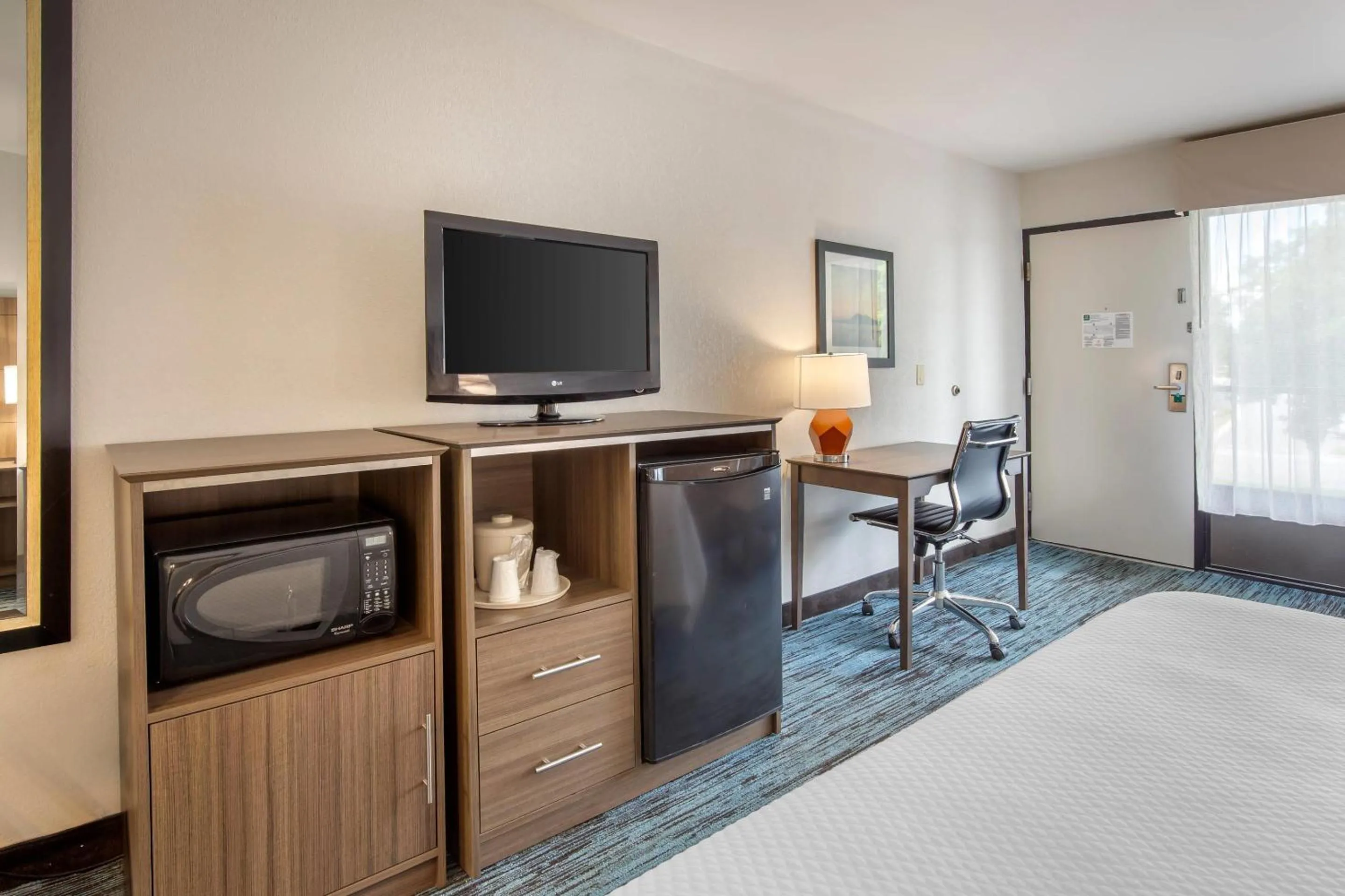 Bedroom, Bed in Quality Inn Mount Airy Mayberry