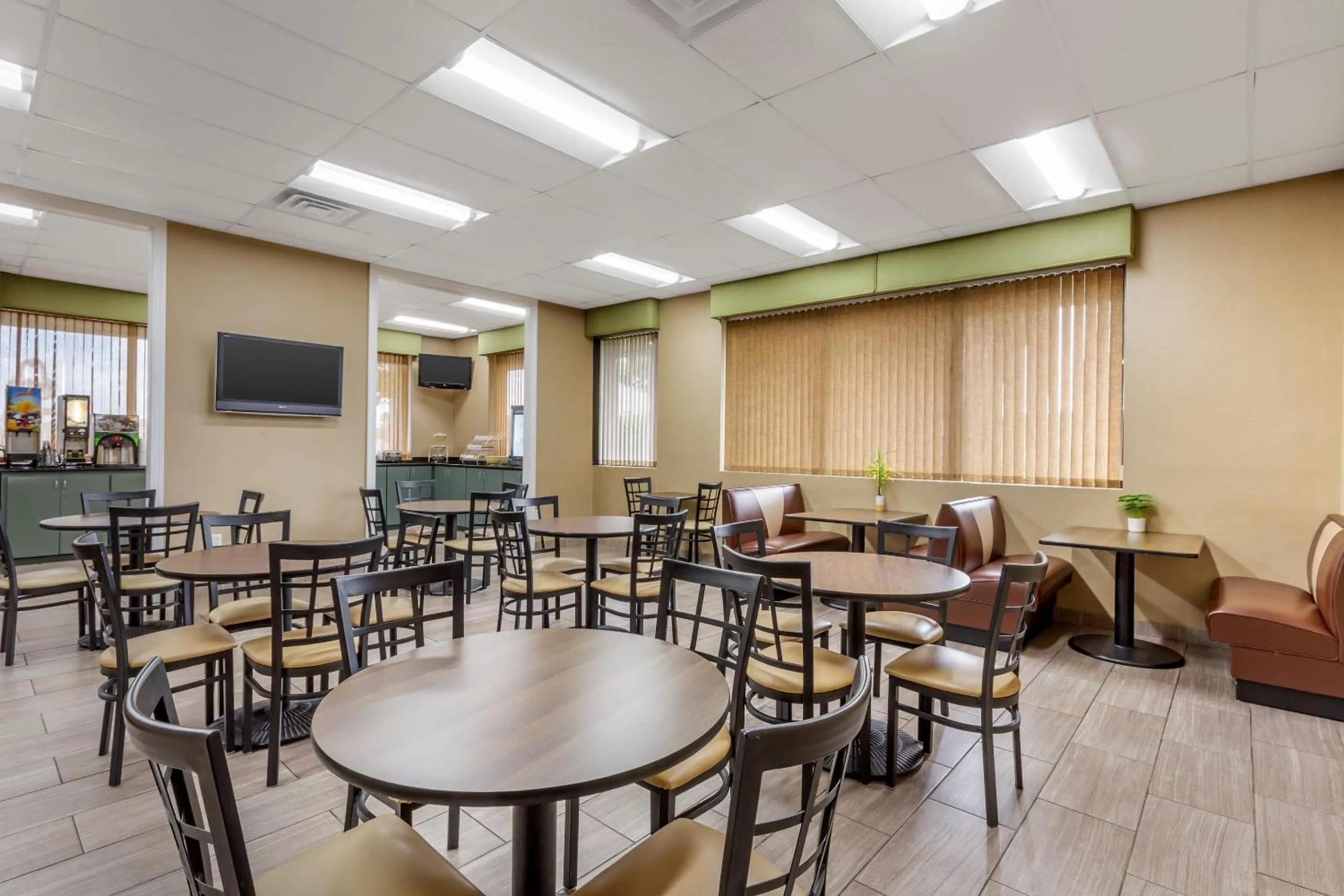 Breakfast in Quality Inn Mount Airy Mayberry