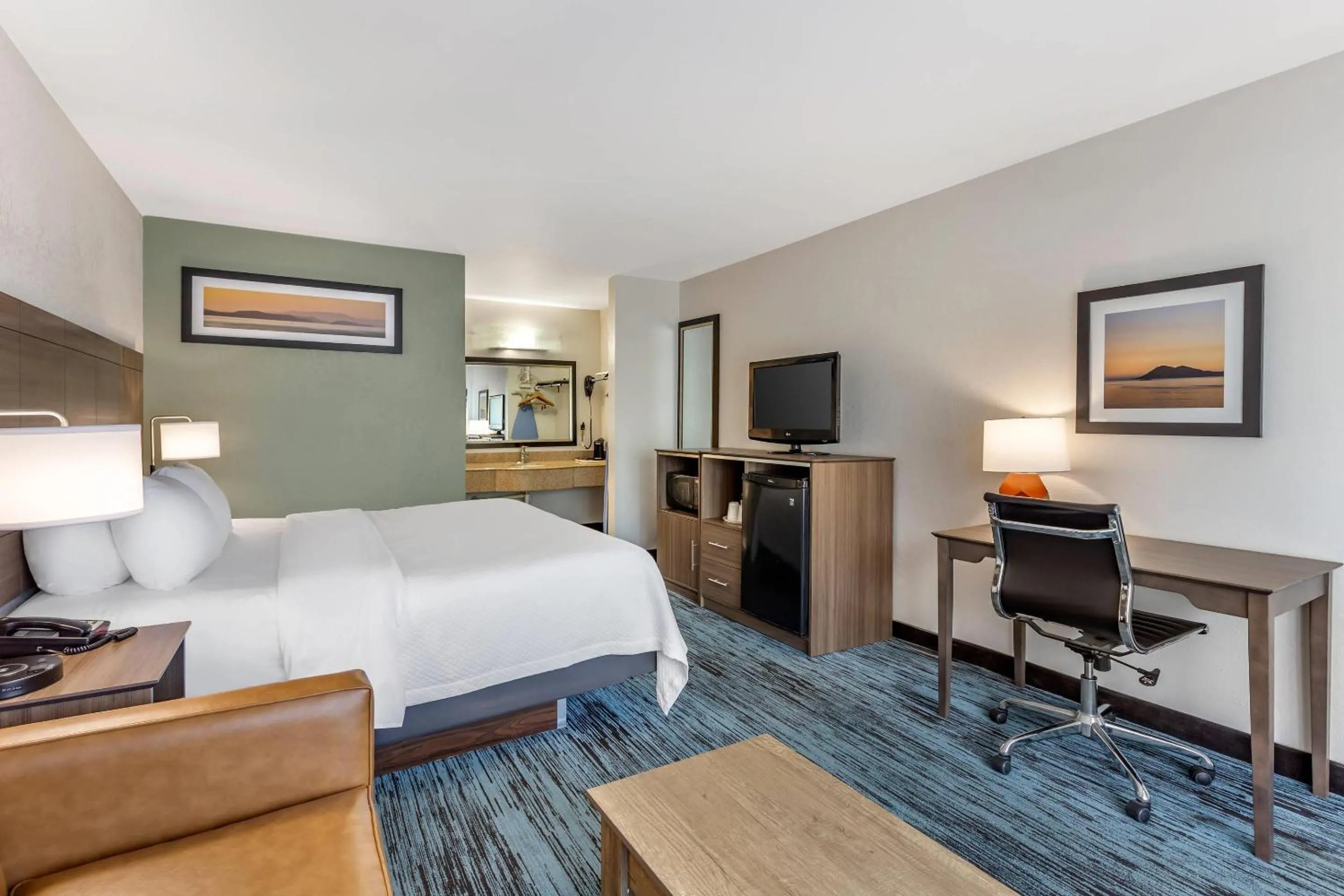 Bedroom, Bed in Quality Inn Mount Airy Mayberry