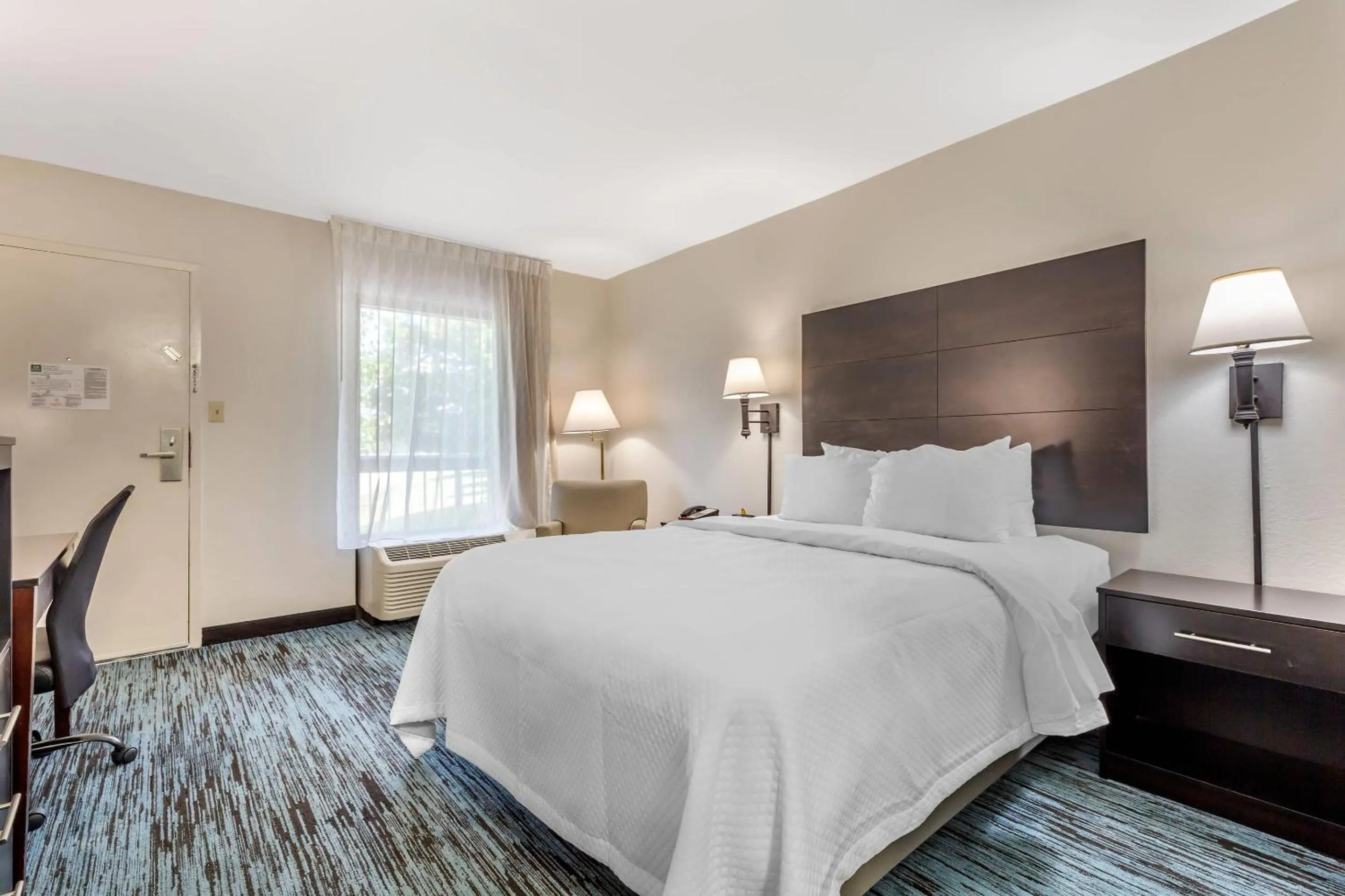 Bedroom, Bed in Quality Inn Mount Airy Mayberry