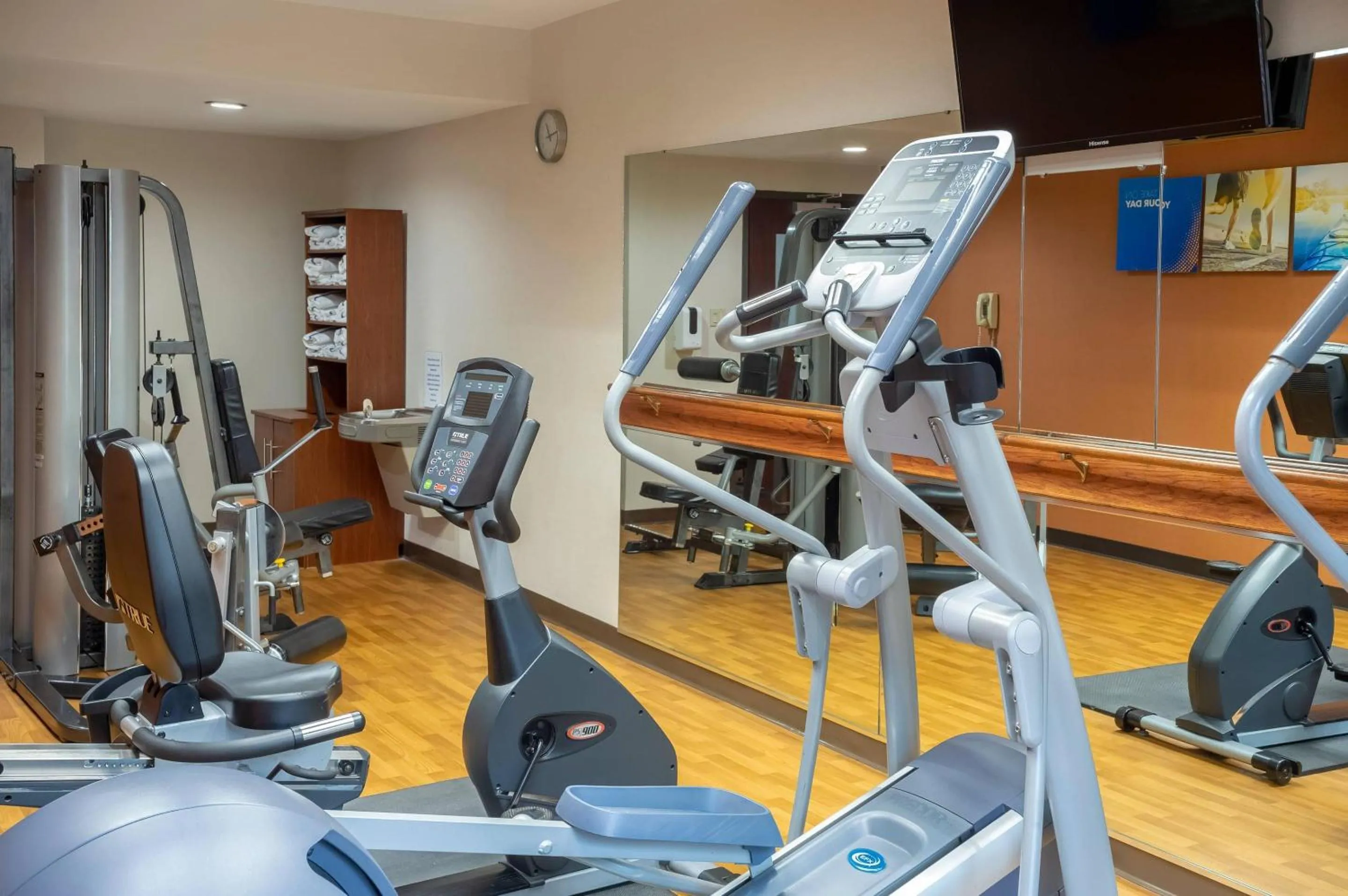 Fitness centre/facilities in Comfort Suites Outlet Center