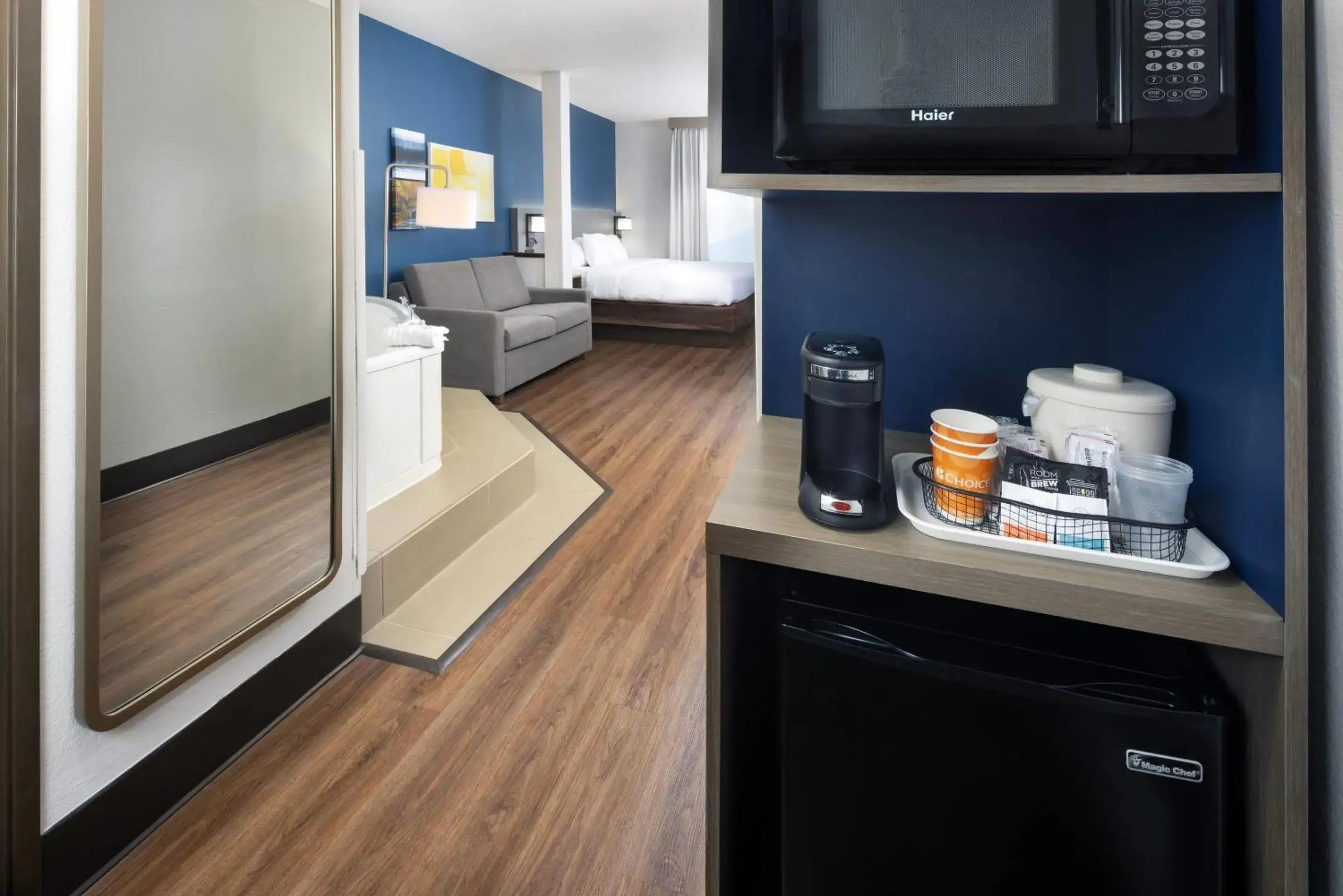 Bedroom, Bed in Comfort Suites Outlet Center Bedroom, Bed in Comfort Suites Outlet Center