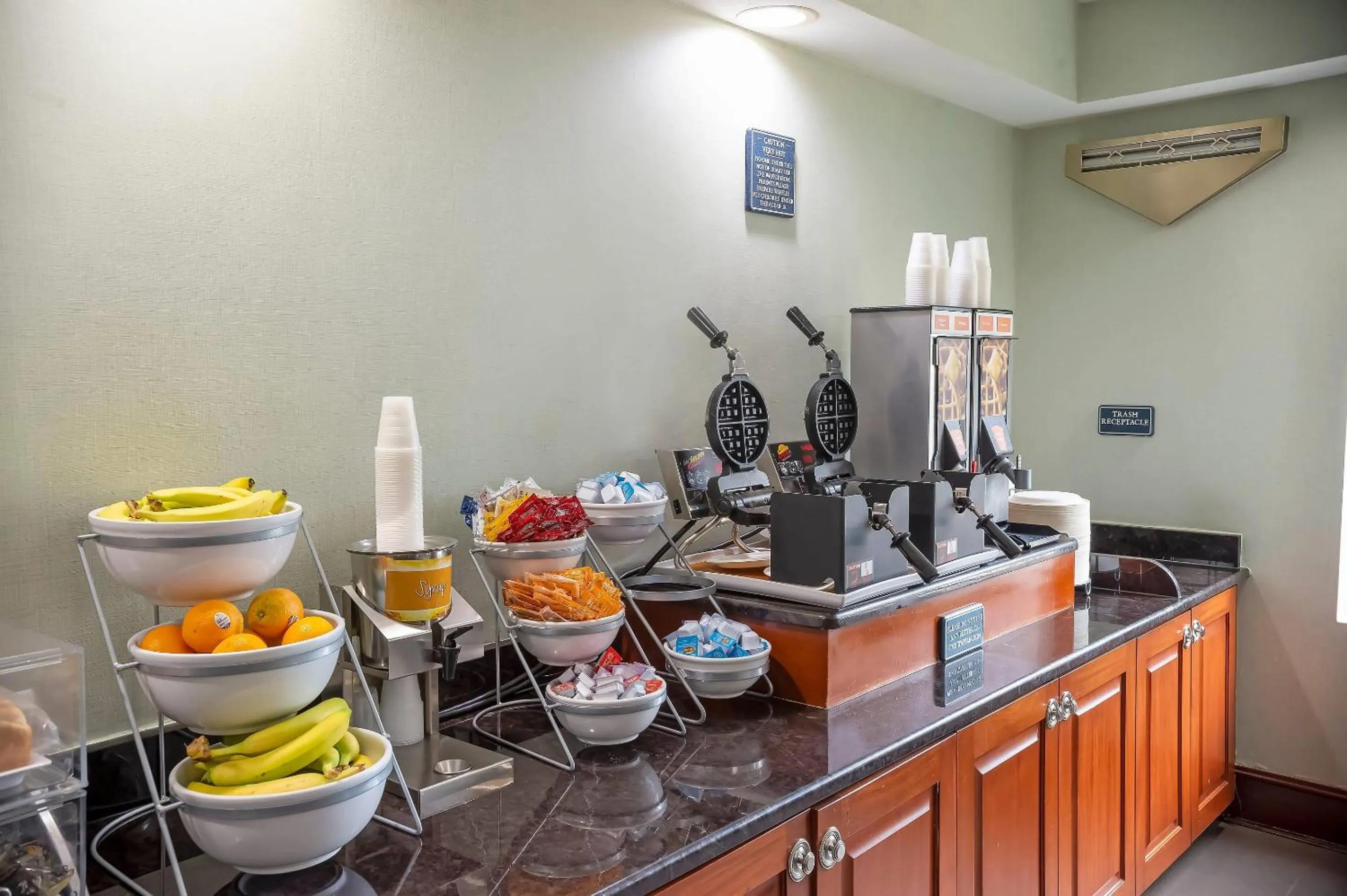 Breakfast in Comfort Suites Outlet Center