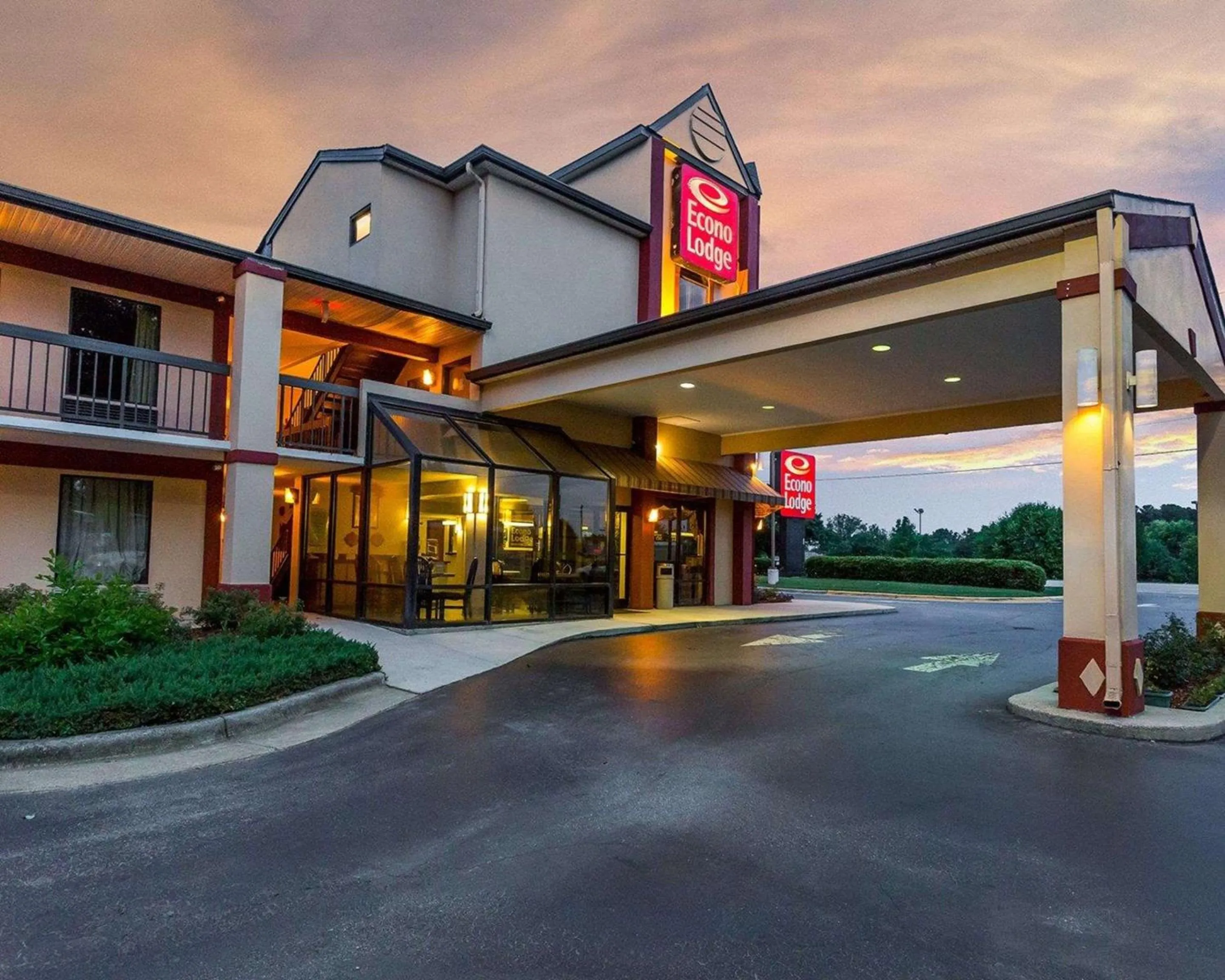 Property building in Econo Lodge Garner - Raleigh