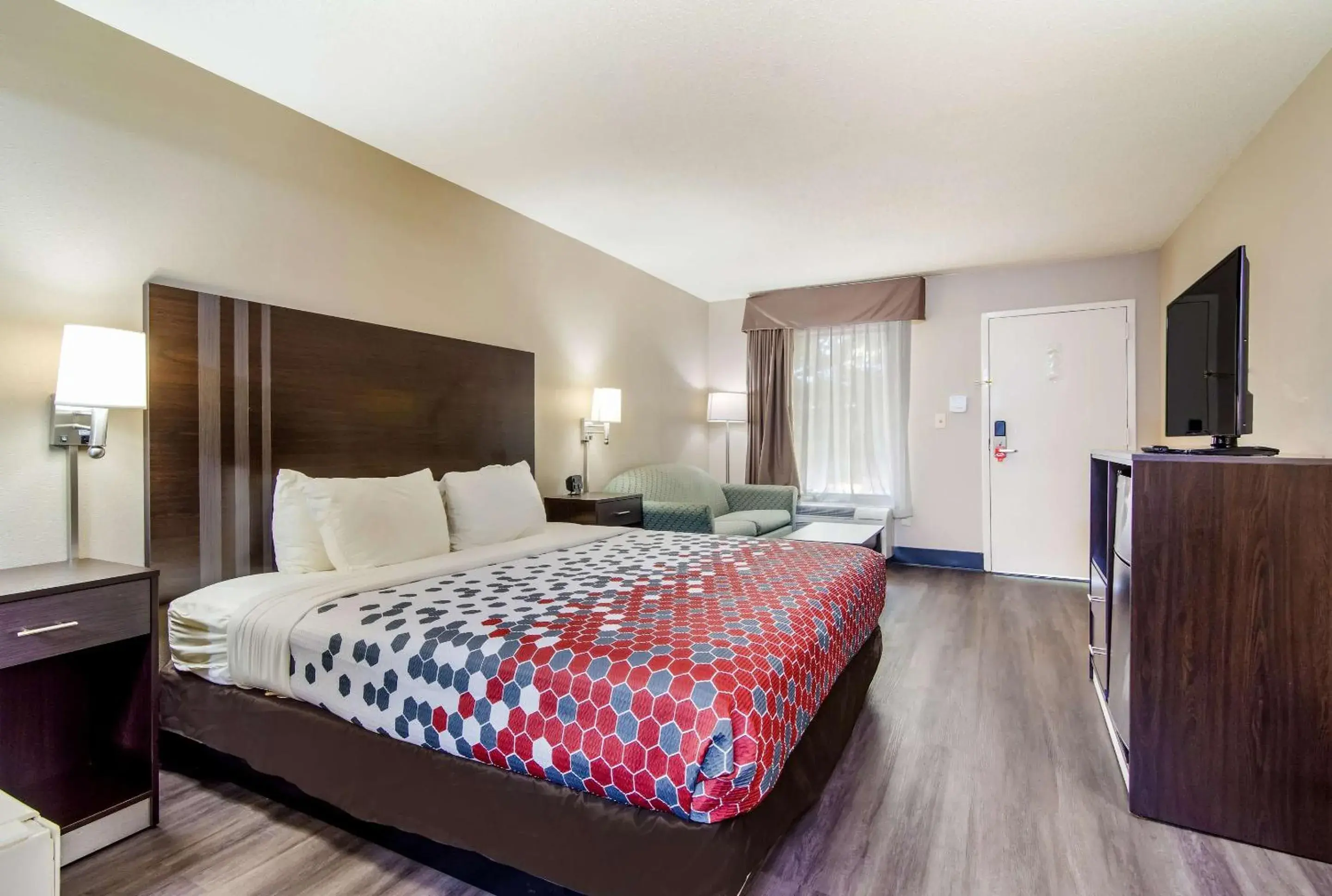 Bedroom, Bed in Econo Lodge Garner - Raleigh Bedroom, Bed in Econo Lodge Garner - Raleigh