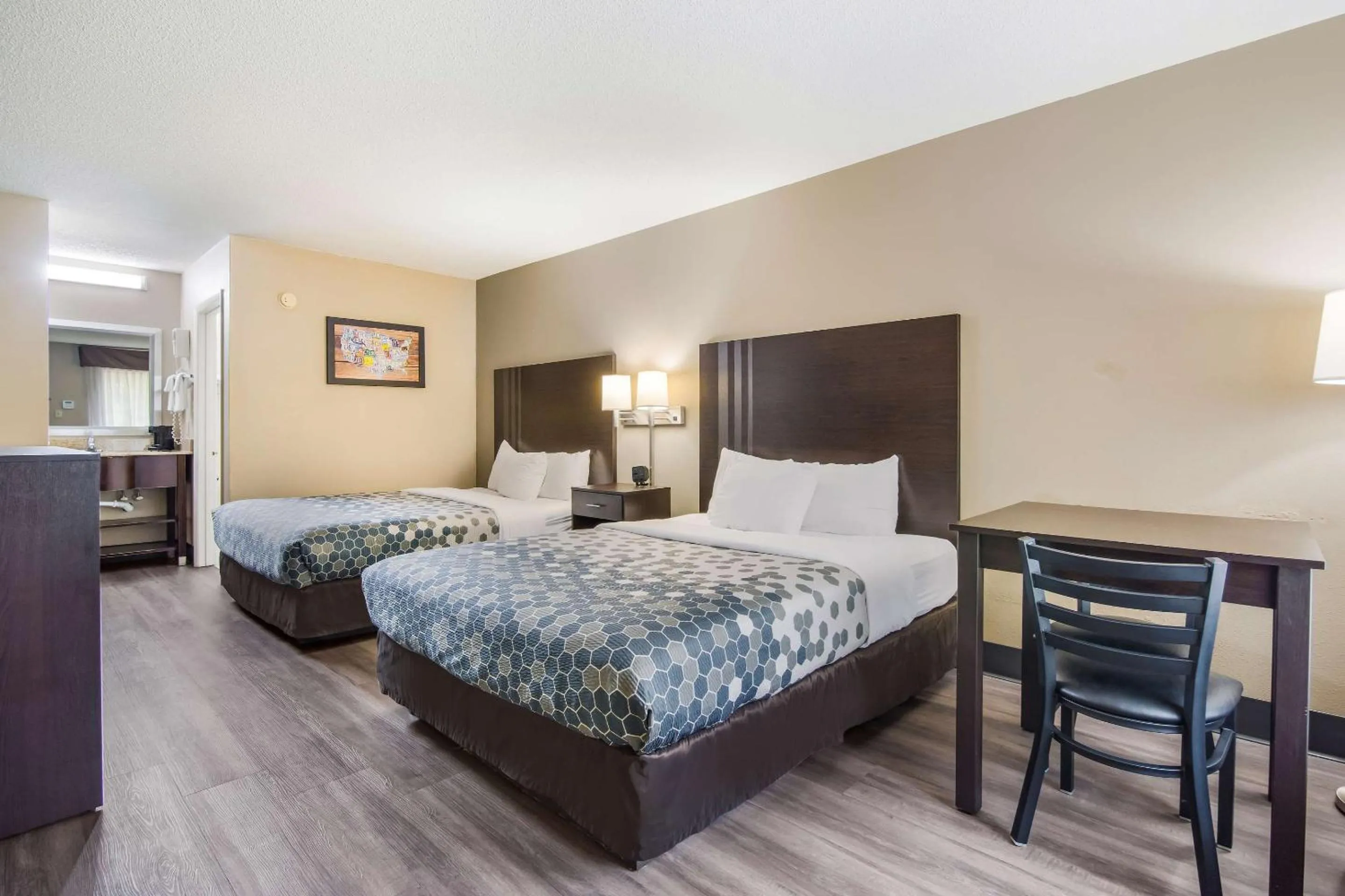 Bedroom, Bed in Econo Lodge Garner - Raleigh