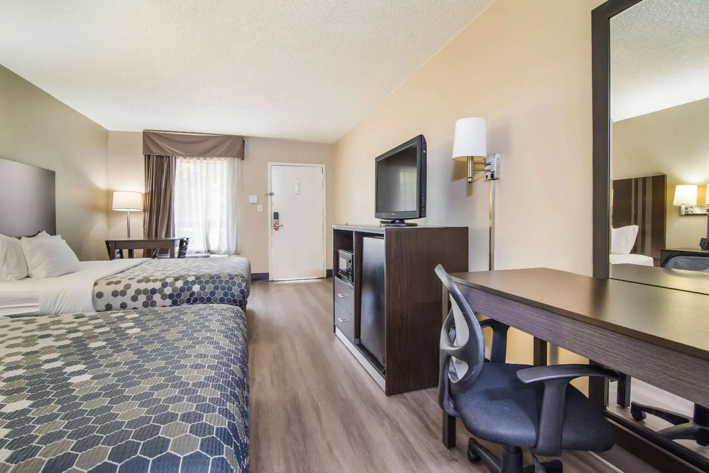 Bedroom, Bed in Econo Lodge Garner - Raleigh Bedroom, Bed in Econo Lodge Garner - Raleigh