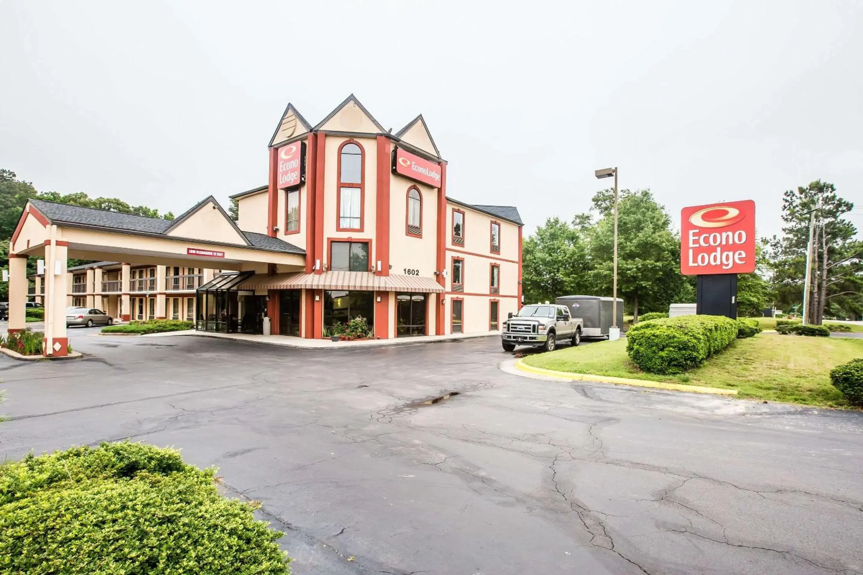 Property building in Econo Lodge Garner - Raleigh Property building in Econo Lodge Garner - Raleigh