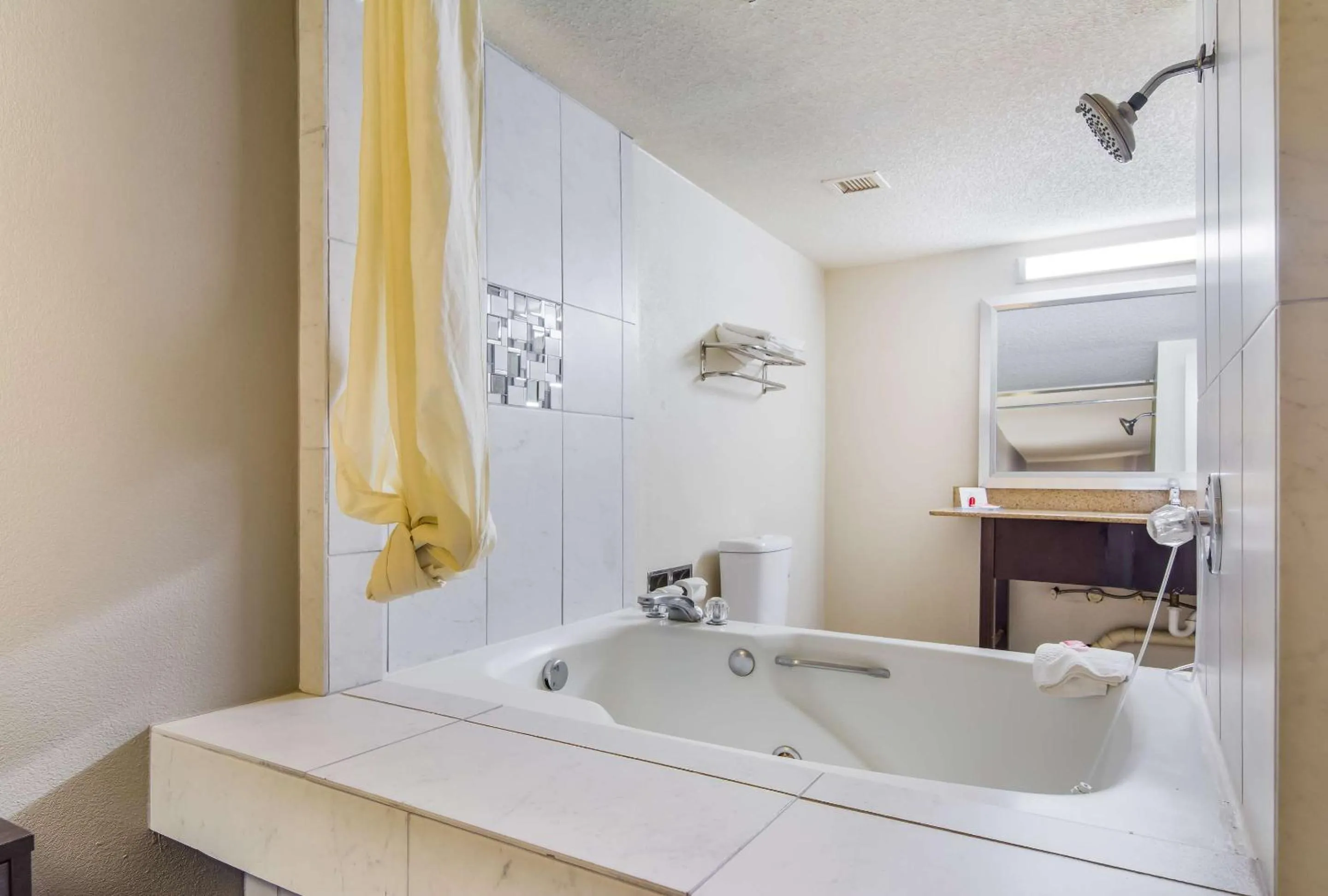 Bedroom in Econo Lodge Garner - Raleigh