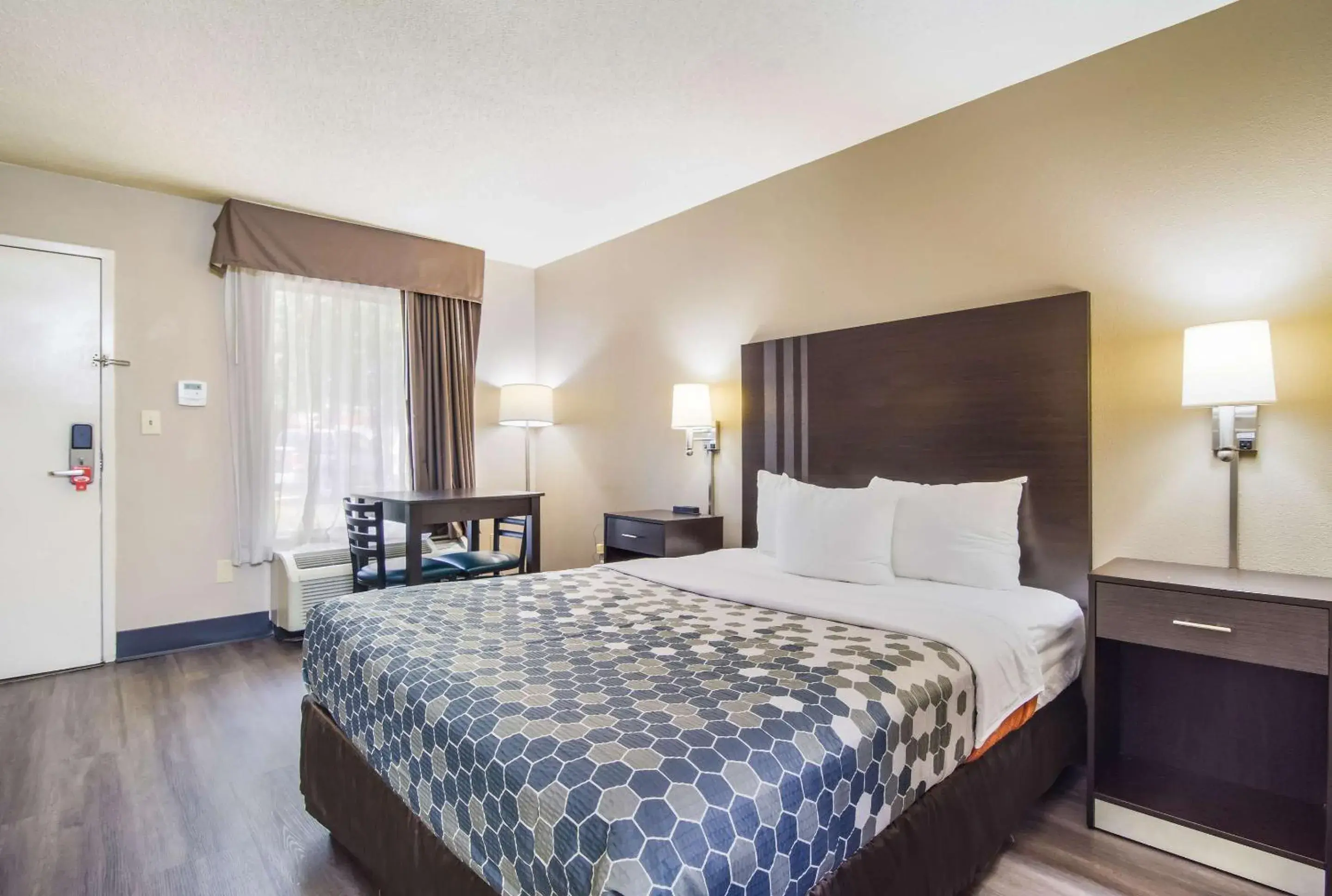 Bedroom, Bed in Econo Lodge Garner - Raleigh Bedroom, Bed in Econo Lodge Garner - Raleigh