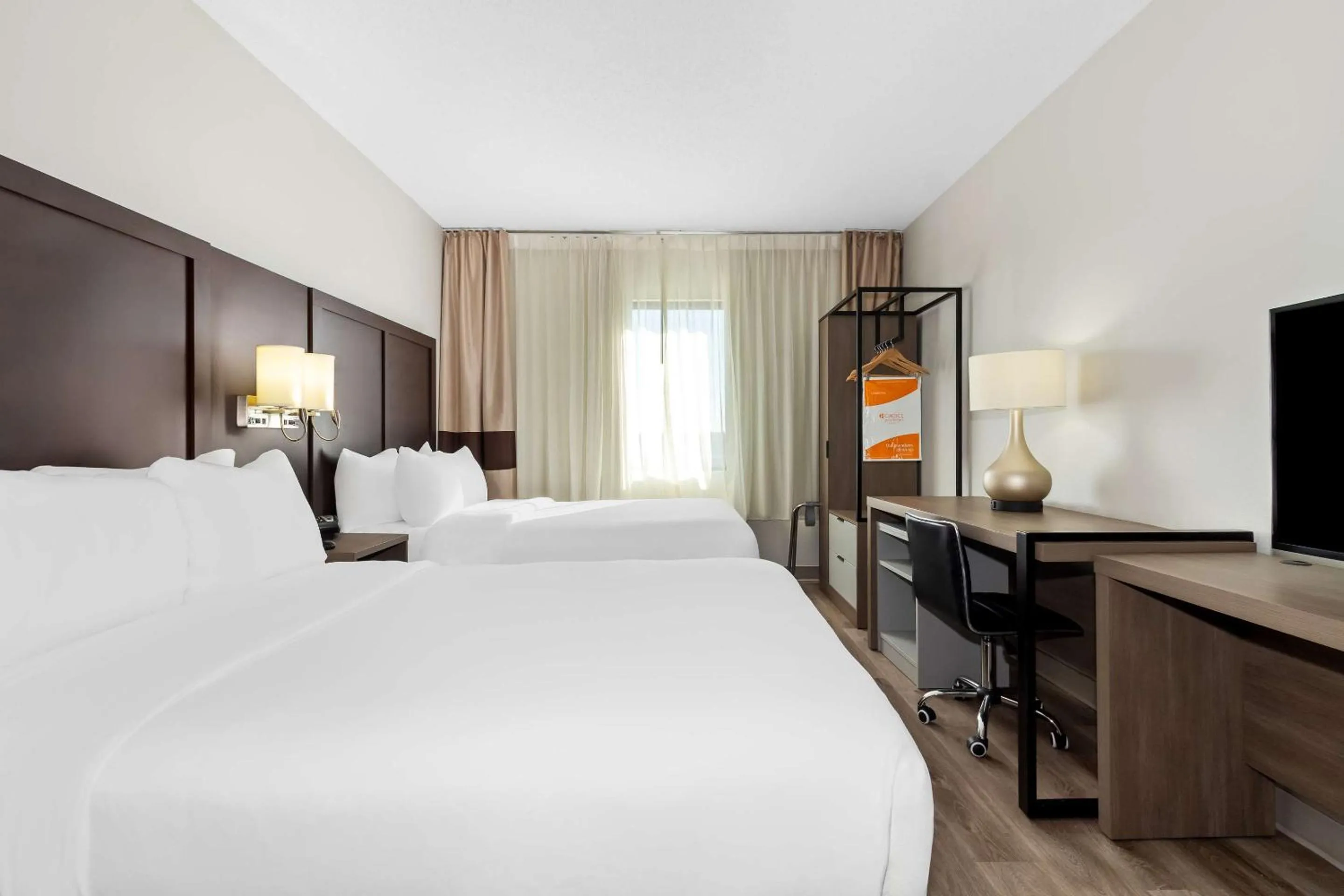 Bedroom, Bed in Comfort Suites Lumberton North