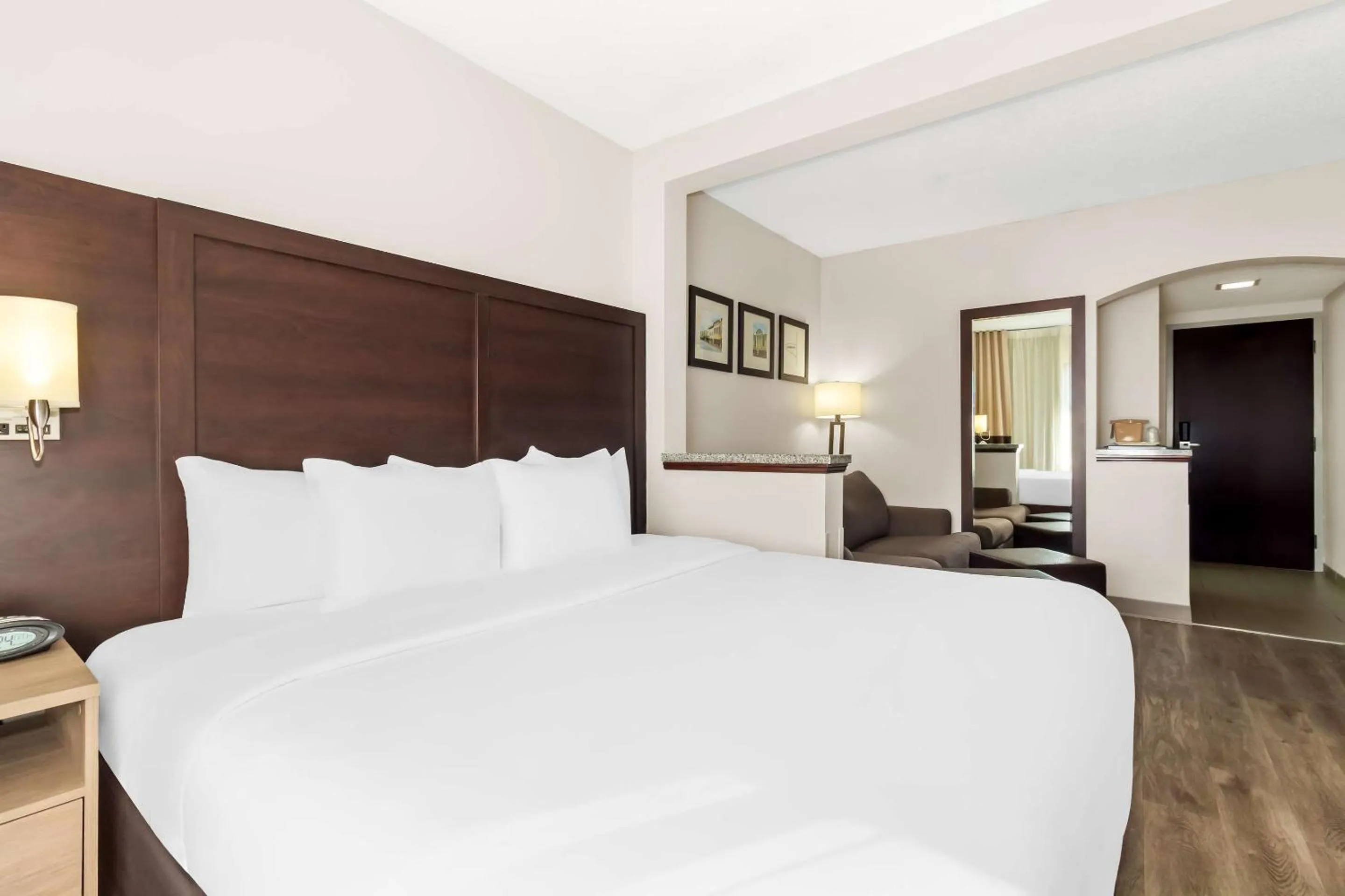 Bedroom, Bed in Comfort Suites Lumberton North