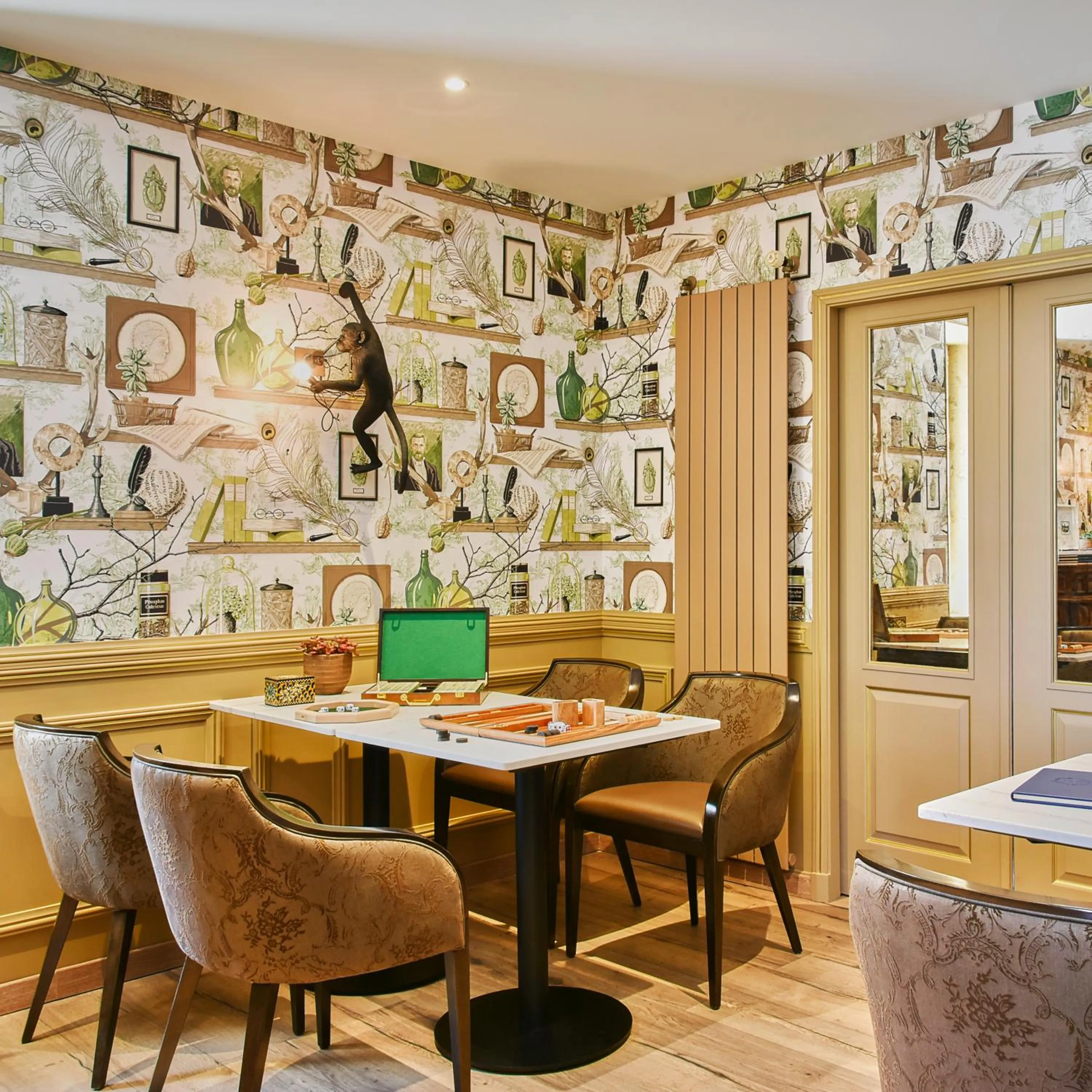 Living room in Logis Hôtels Restaurant La Mère Hamard