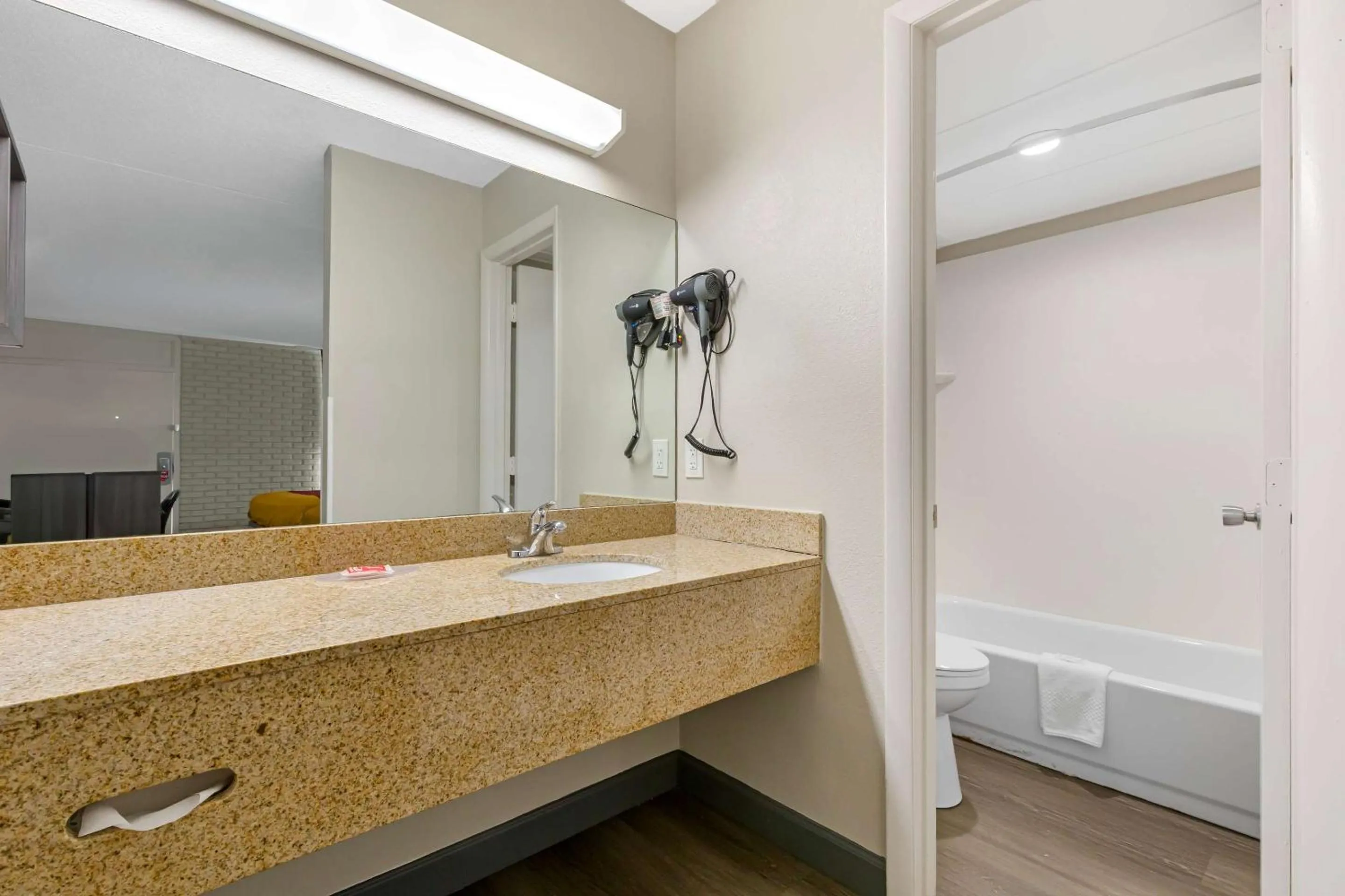 Bedroom in Econo Lodge