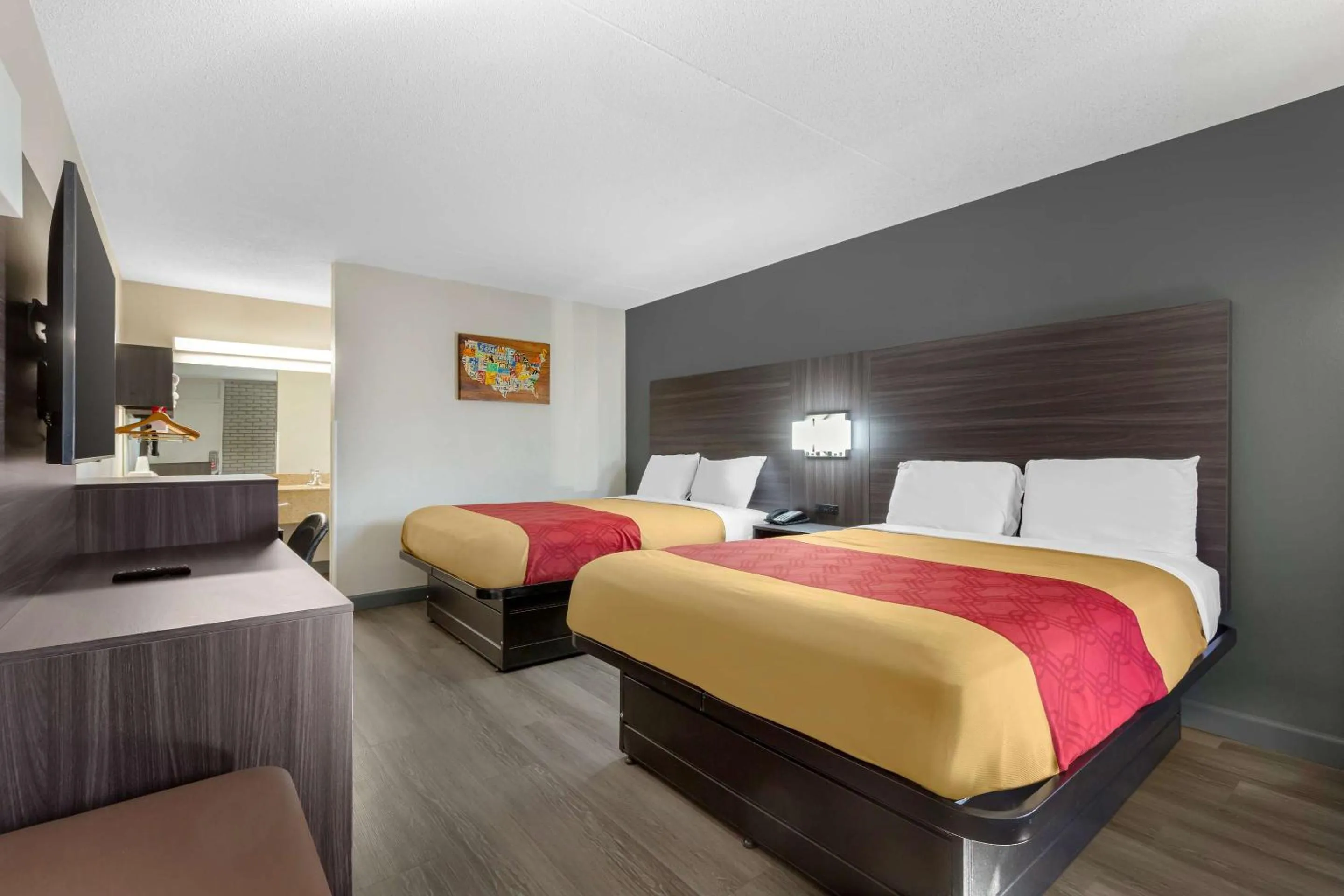 Bedroom, Bed in Econo Lodge