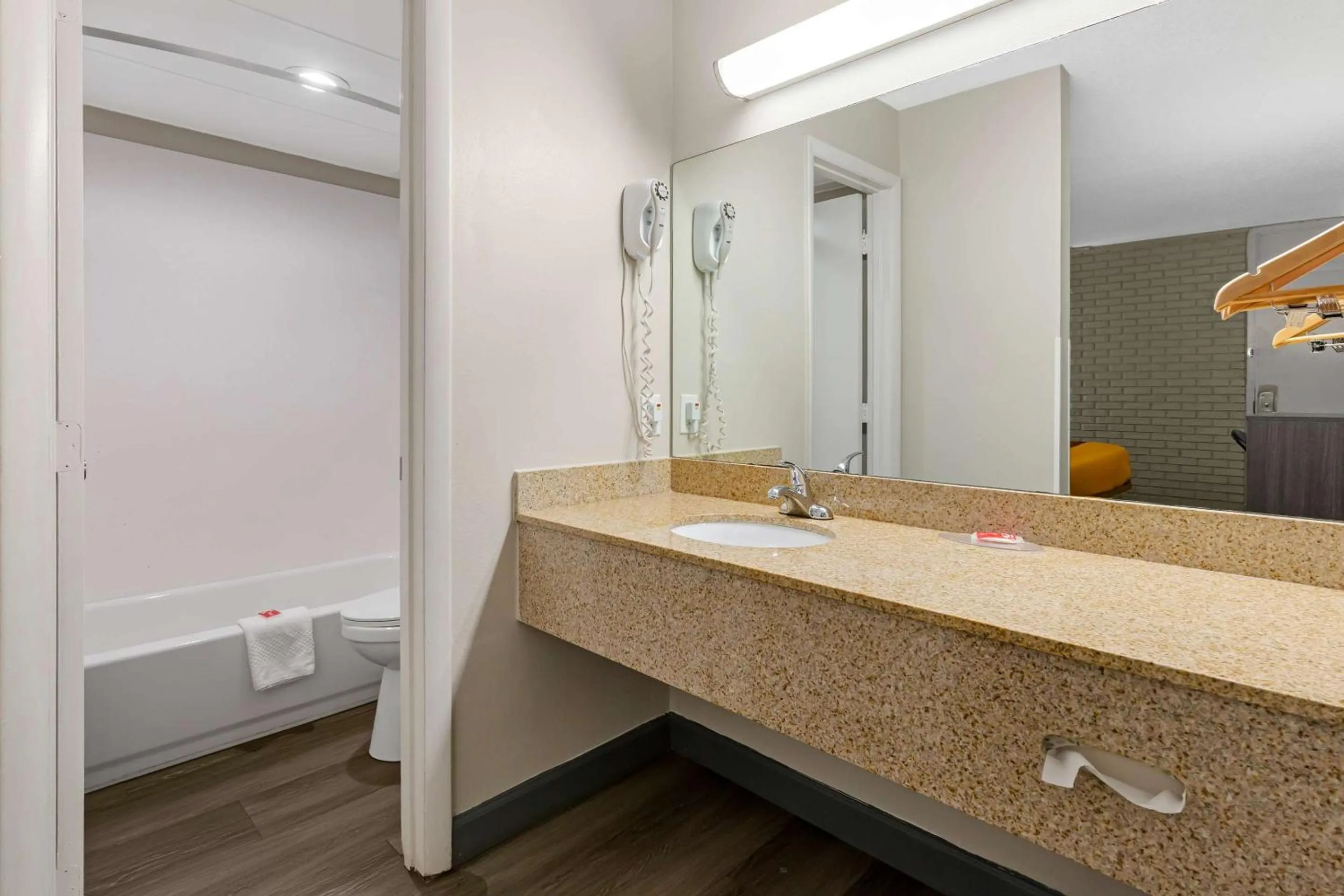 Bedroom in Econo Lodge