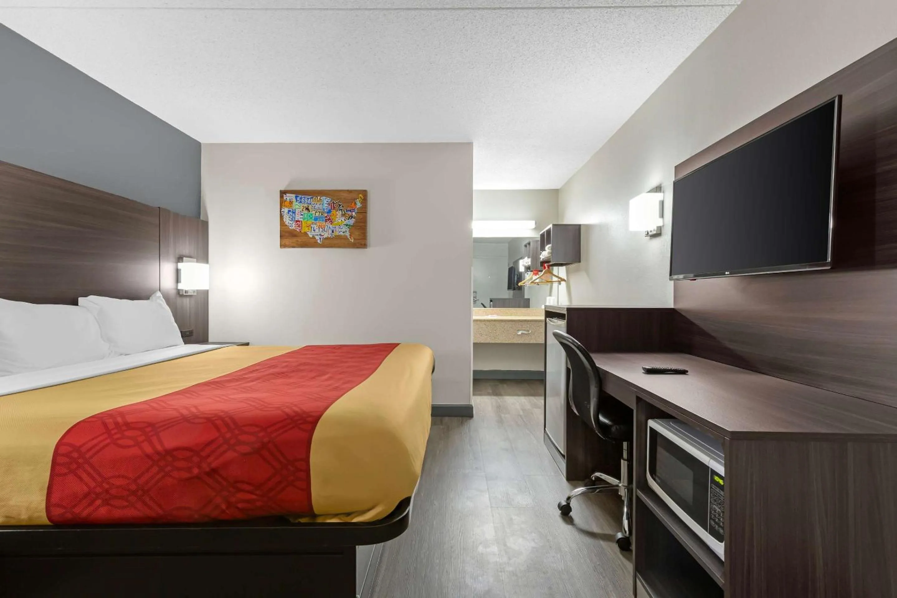 Bedroom, Bed in Econo Lodge