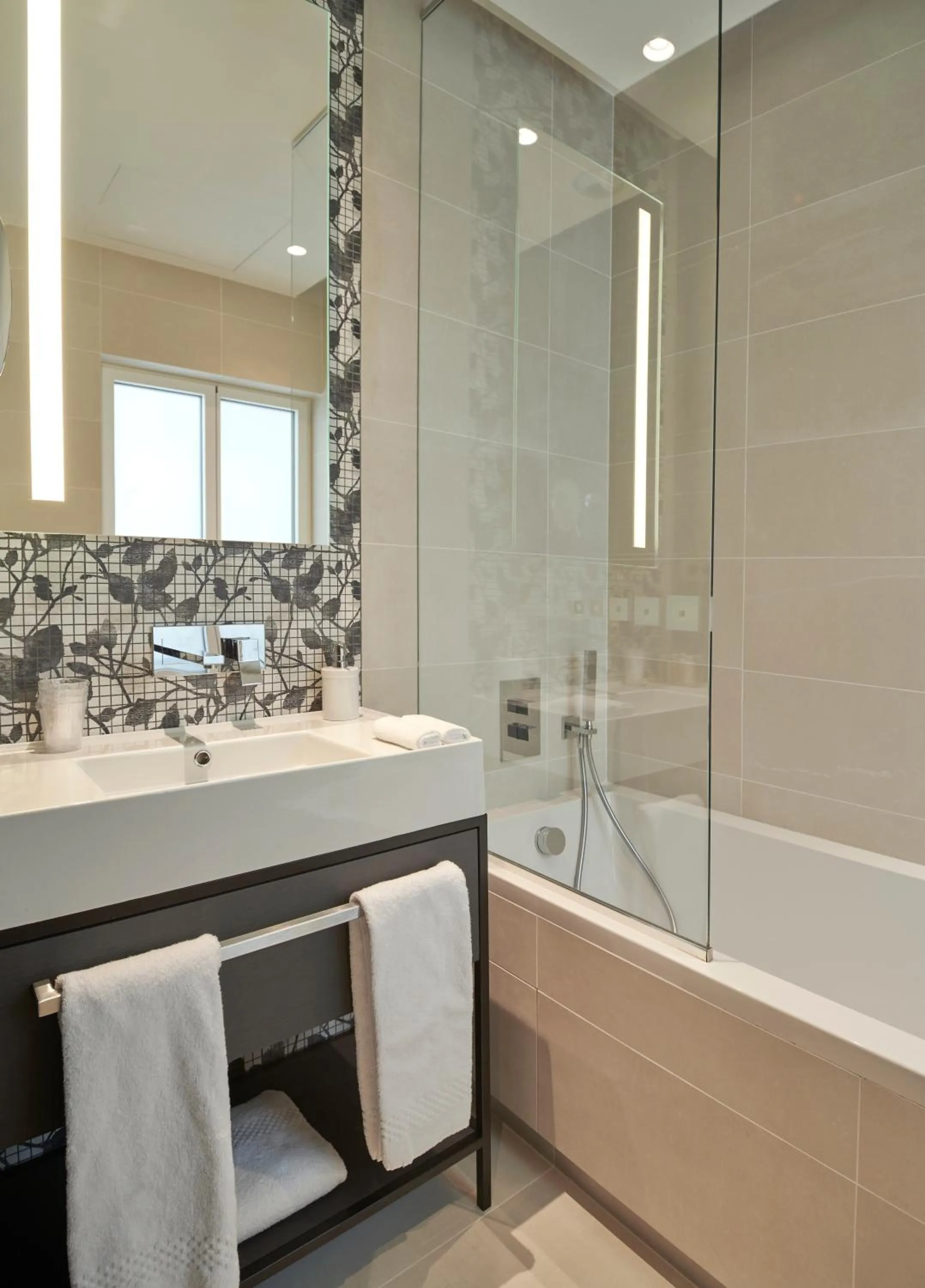 Bathroom in Hôtel Roi de Sicile - Rivoli