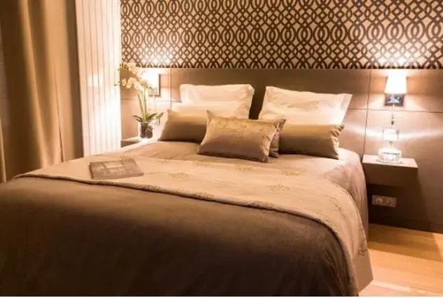 Bed in Hôtel Roi de Sicile - Rivoli Bed in Hôtel Roi de Sicile - Rivoli