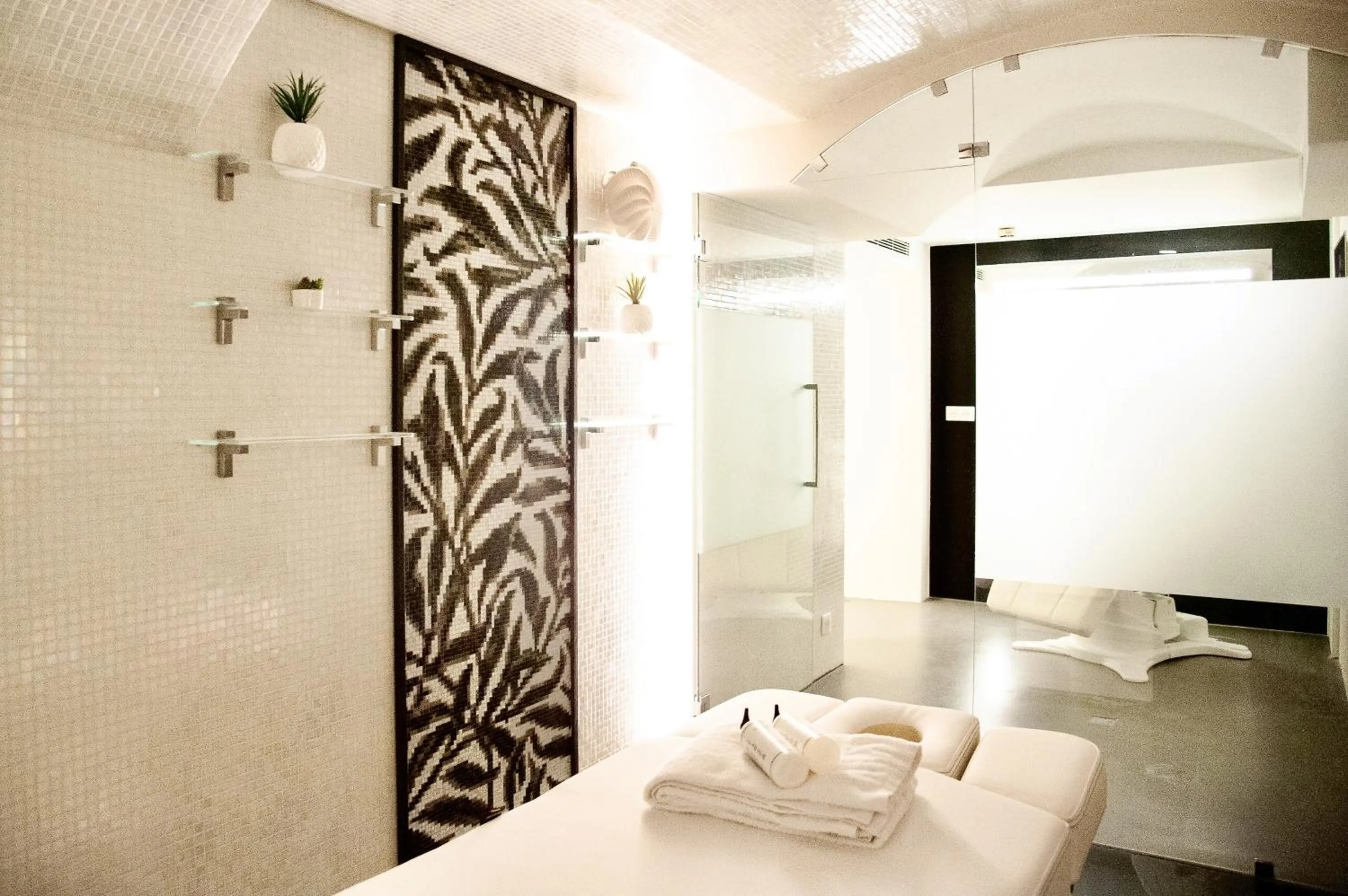 Massage, Bed in Hôtel Roi de Sicile - Rivoli
