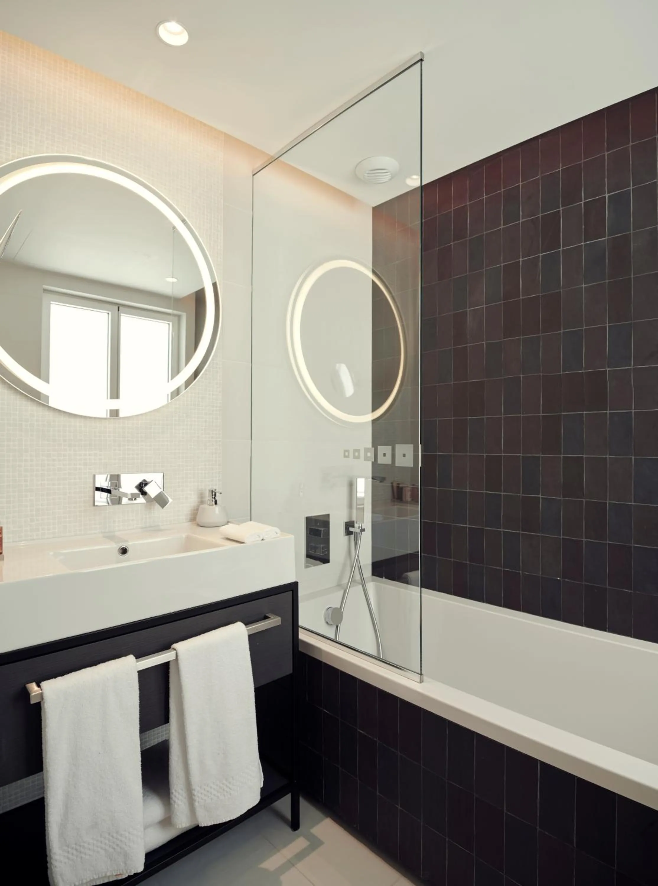 Bathroom in Hôtel Roi de Sicile - Rivoli