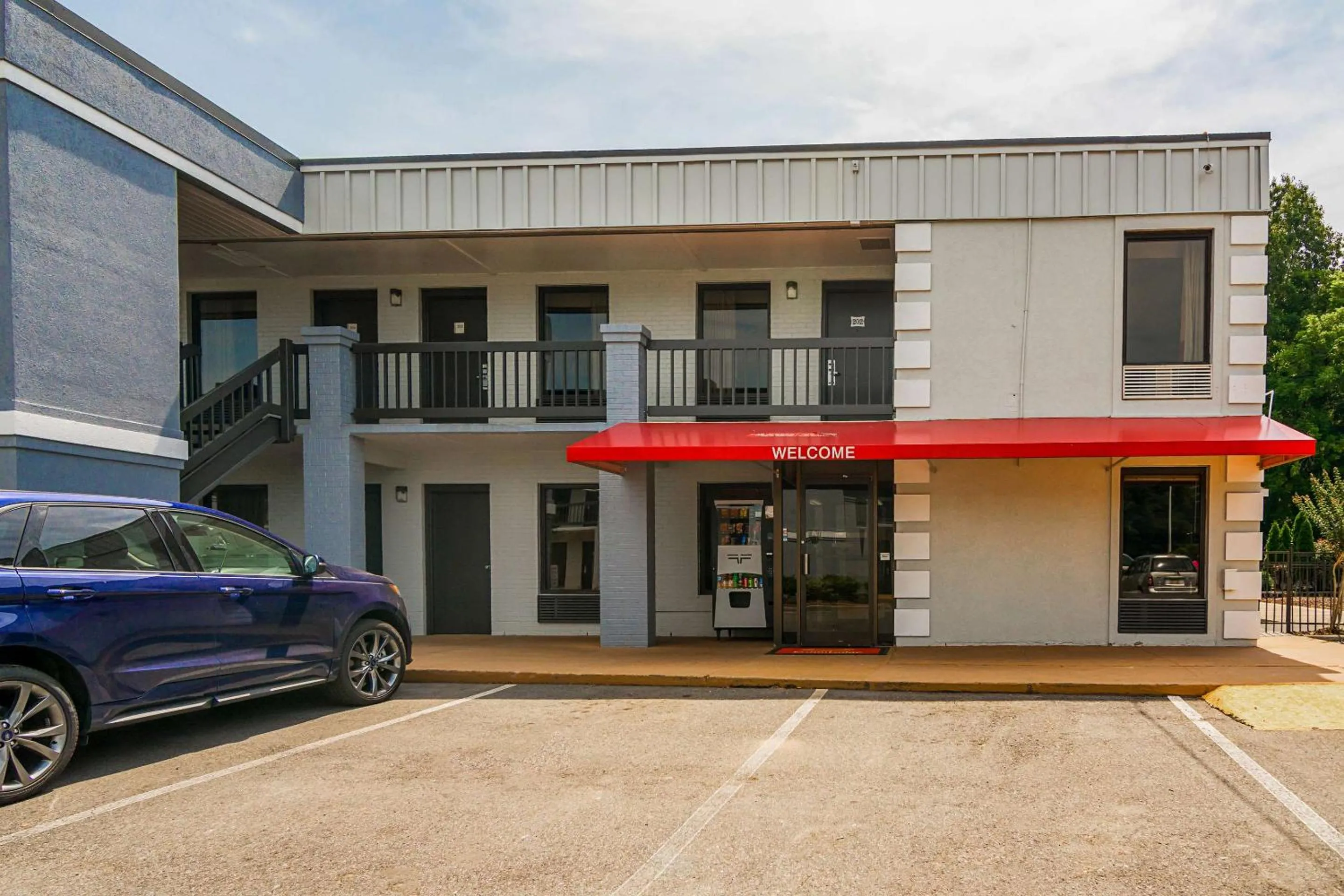 Property building in Econo Lodge Research Triangle Park