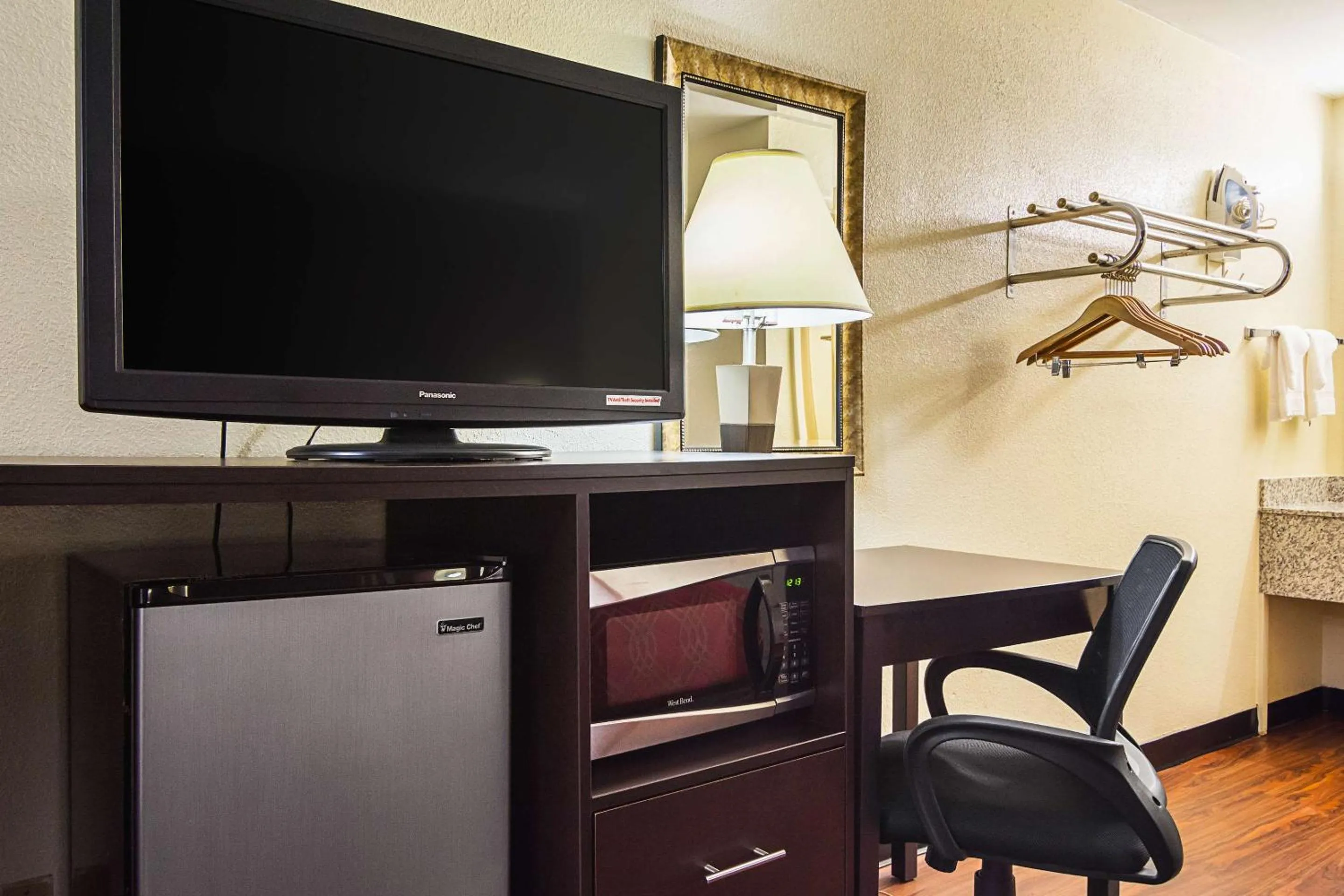 Bedroom in Econo Lodge Research Triangle Park