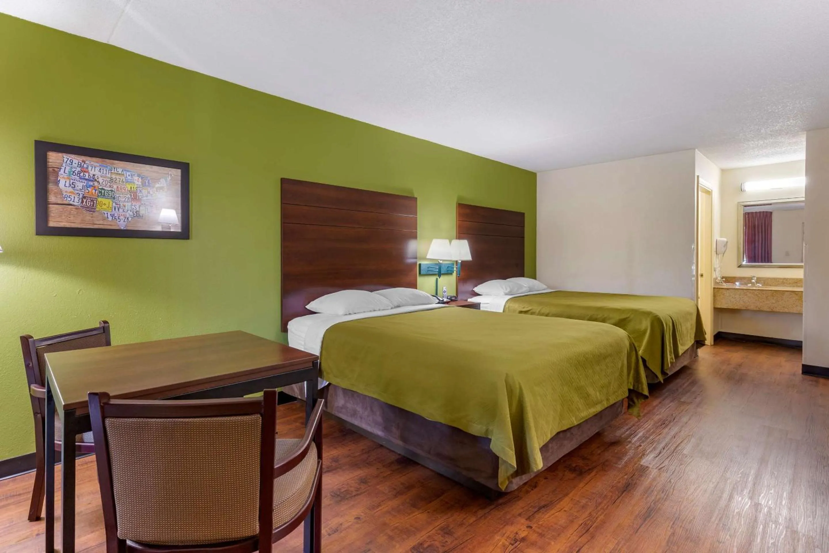 Bedroom, Bed in Econo Lodge Fayetteville I-95