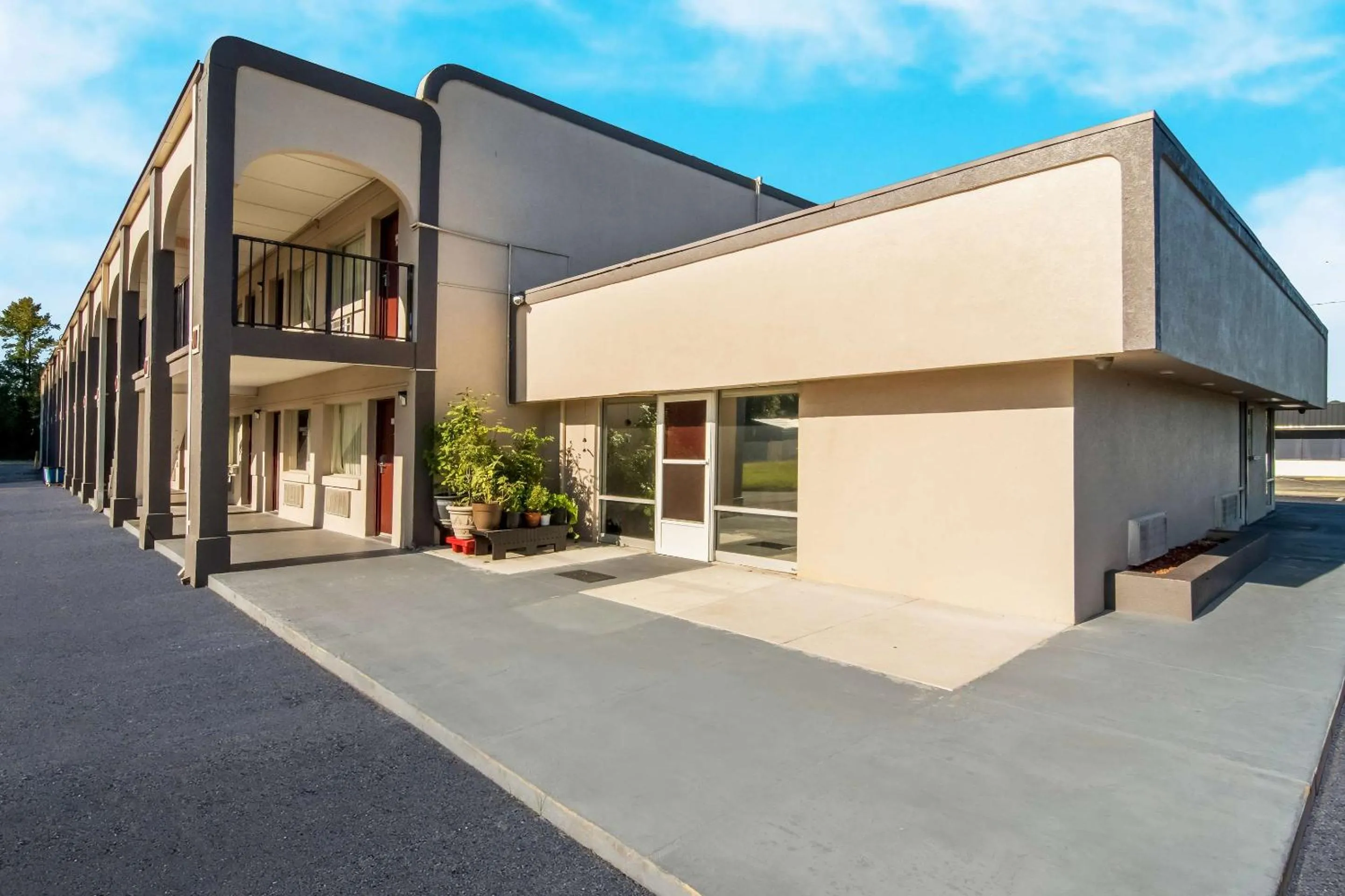 Property building in Econo Lodge Goldsboro Hwy 70