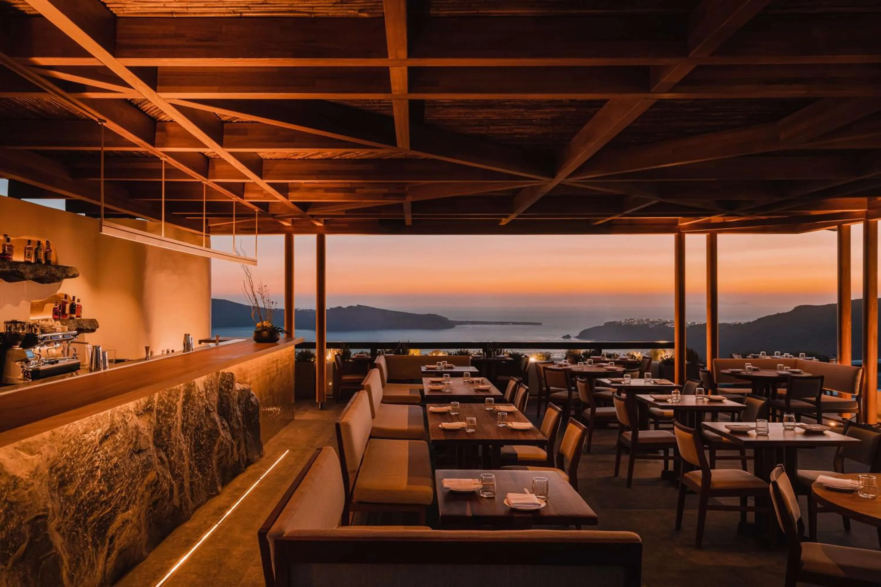 Restaurant/places to eat in Nobu Hotel Santorini