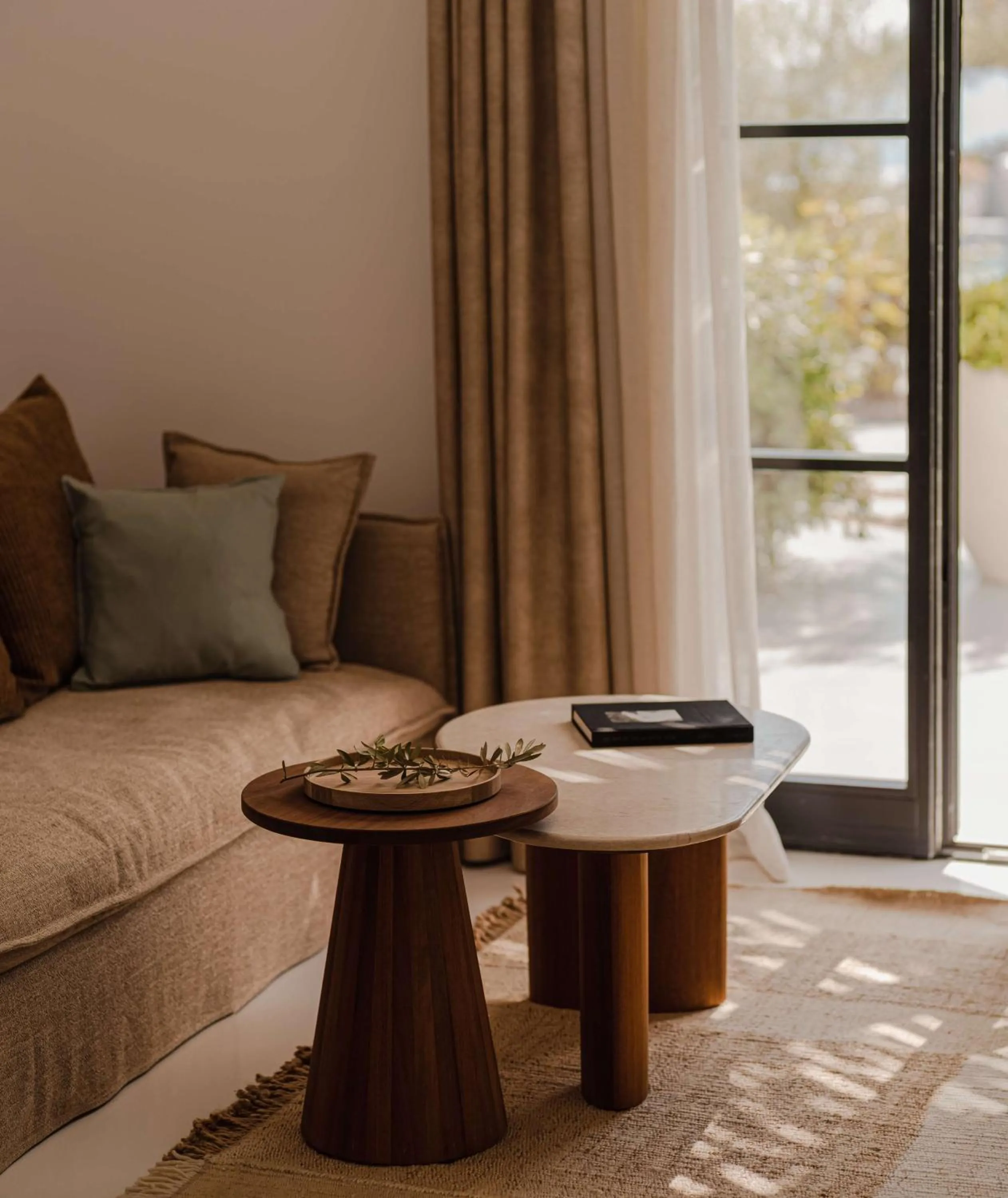 Photo of the whole room in Nobu Hotel Santorini