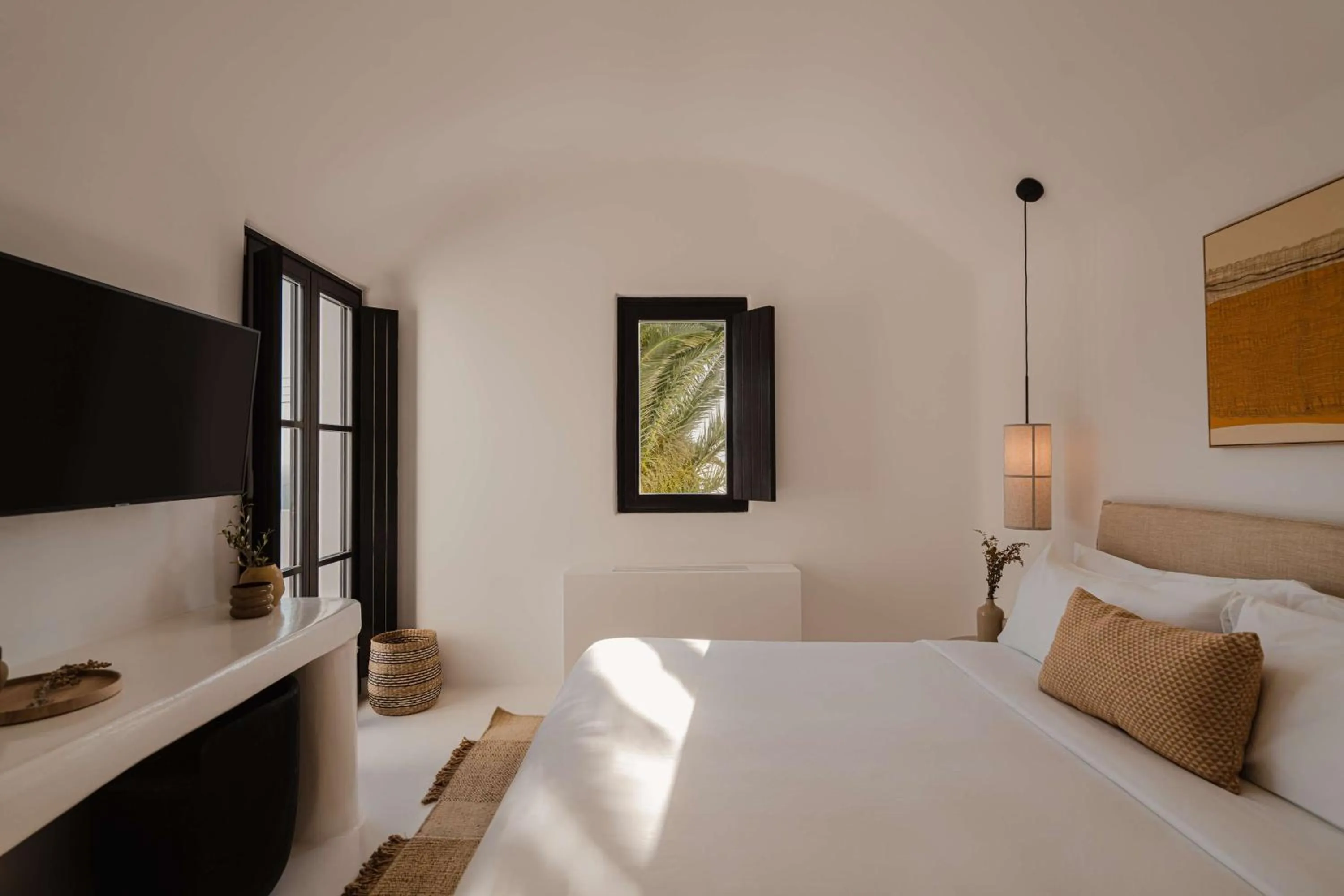 Photo of the whole room in Nobu Hotel Santorini
