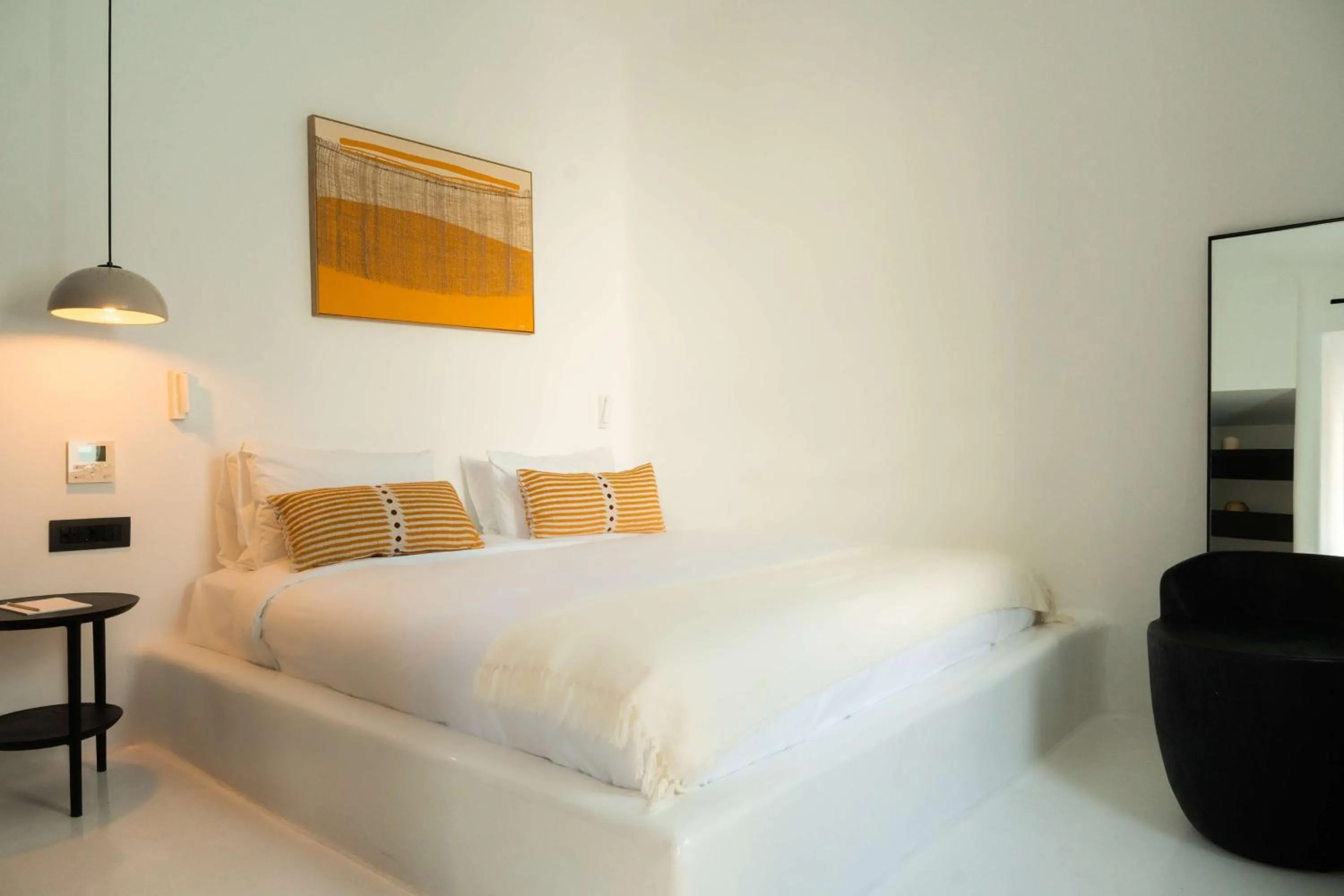 Photo of the whole room in Nobu Hotel Santorini