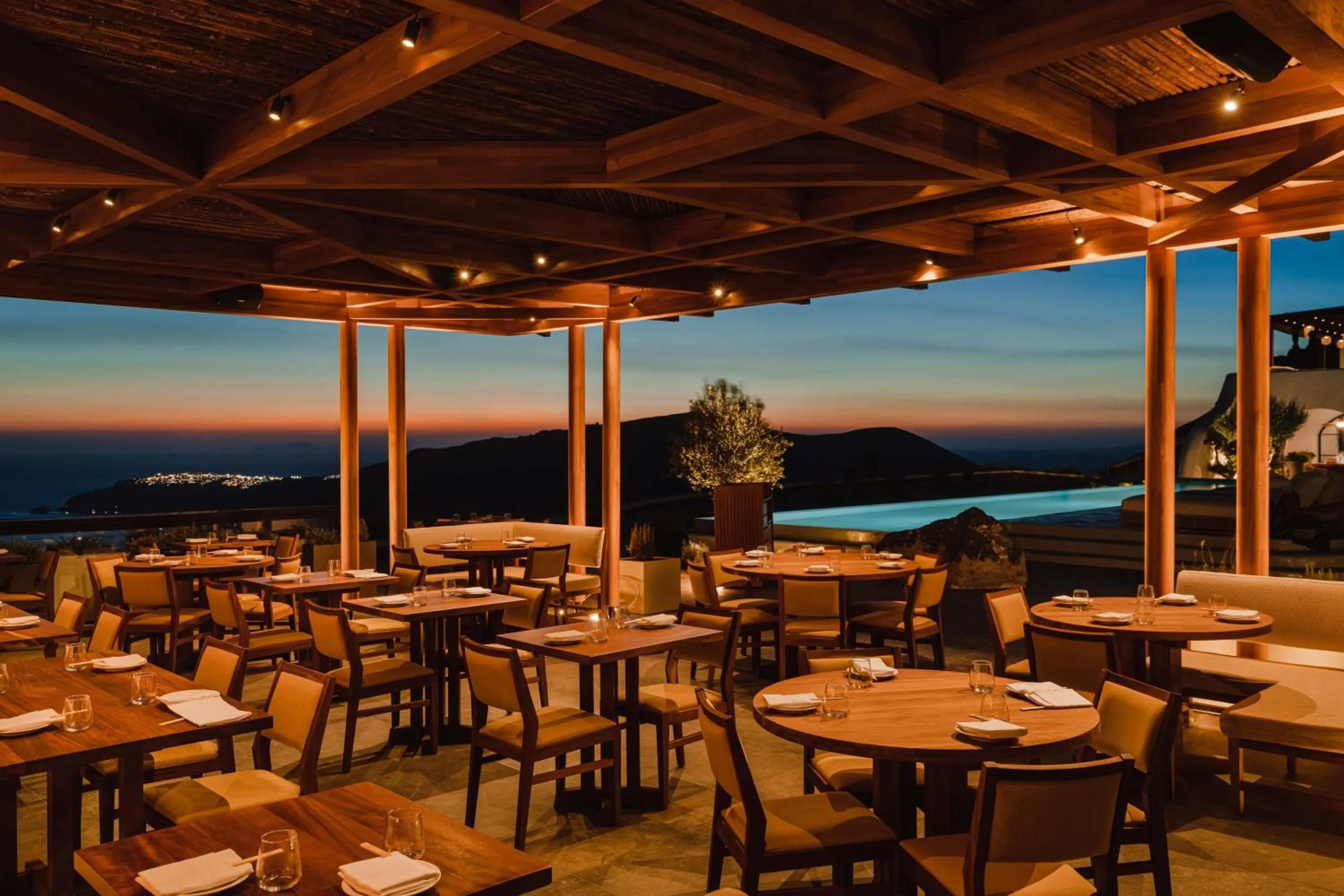 Restaurant/places to eat in Nobu Hotel Santorini