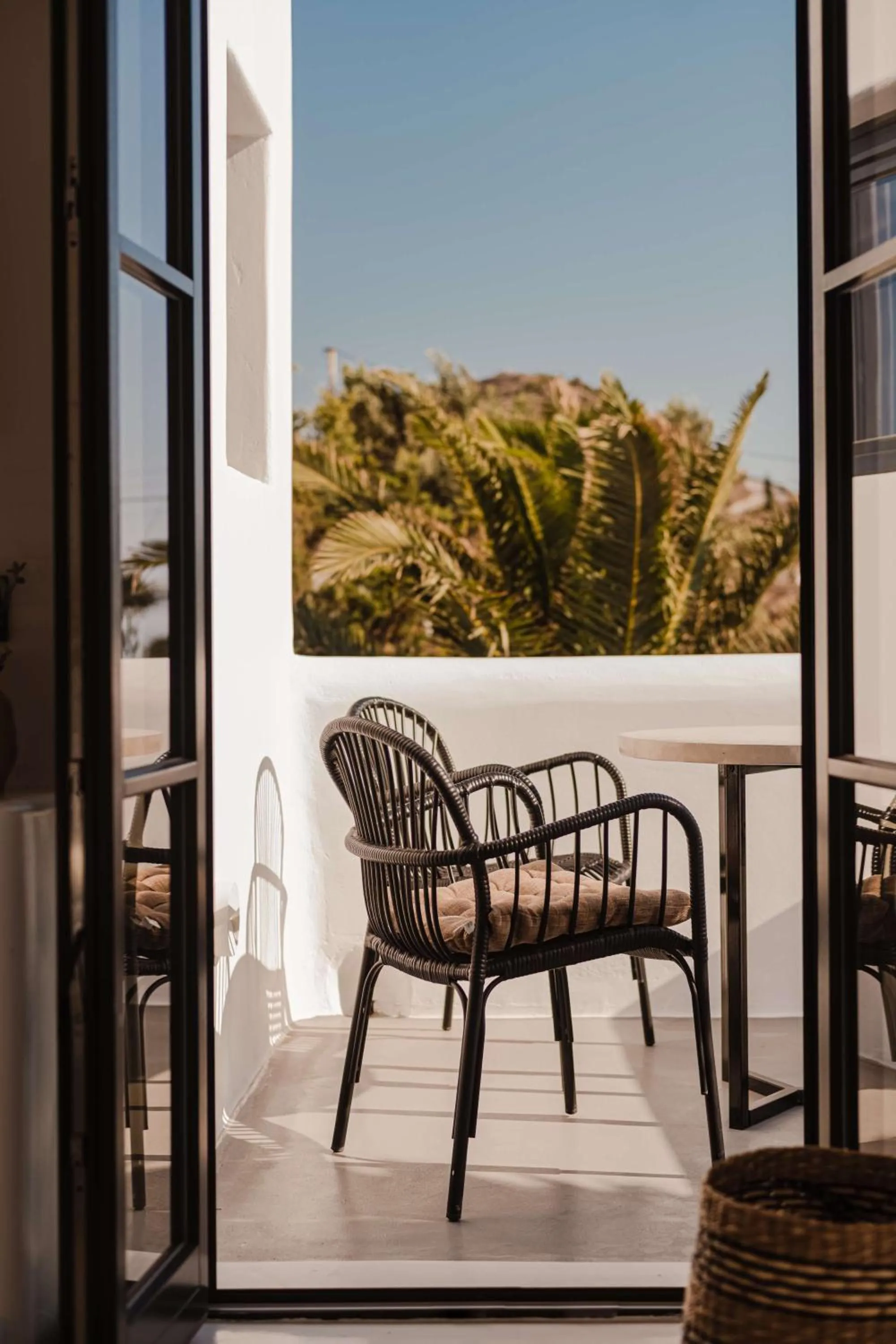 Photo of the whole room in Nobu Hotel Santorini